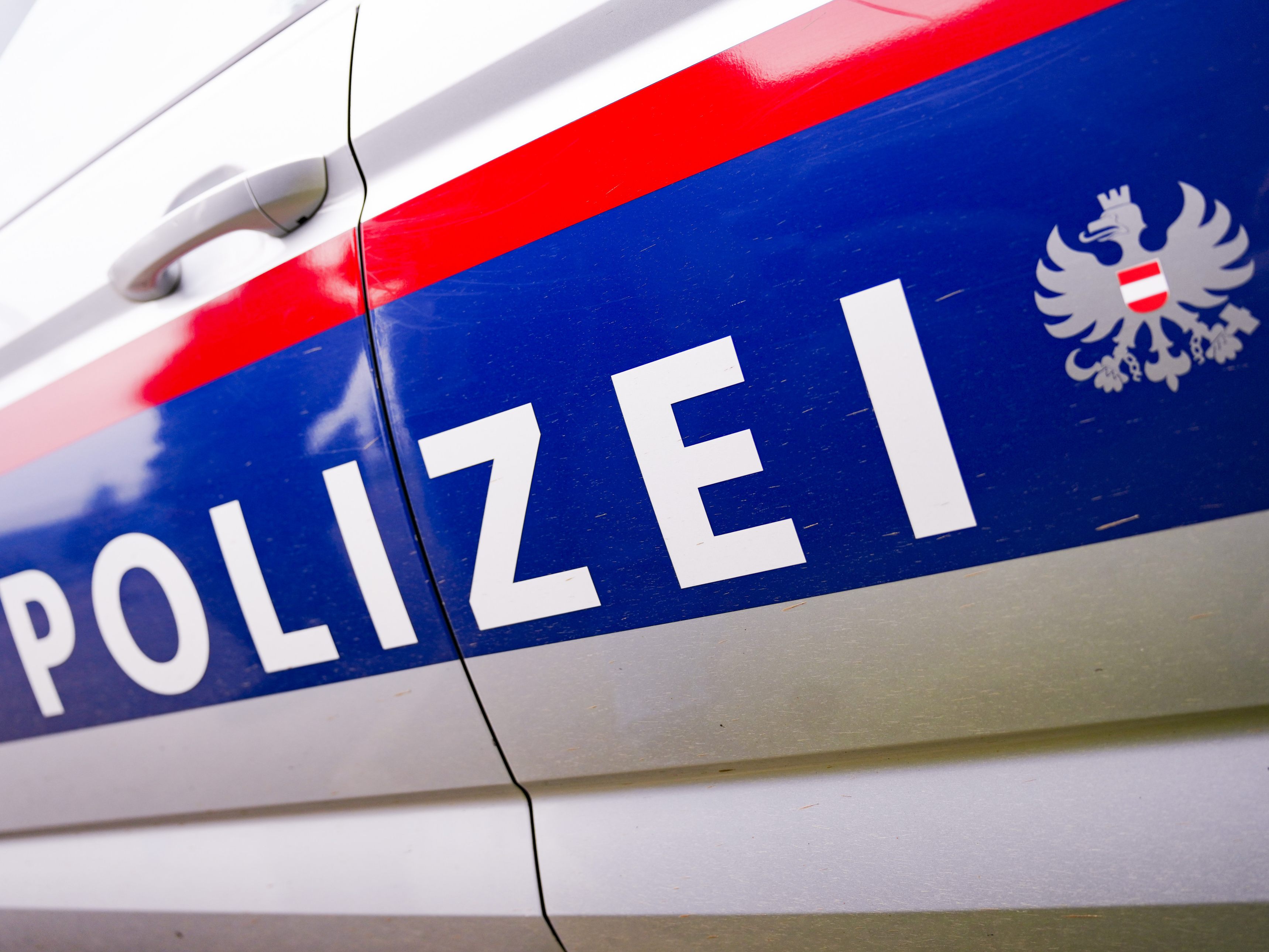 In Wien wurde ein Senior bei einem Telefontrick um 20.000 Euro gebracht.