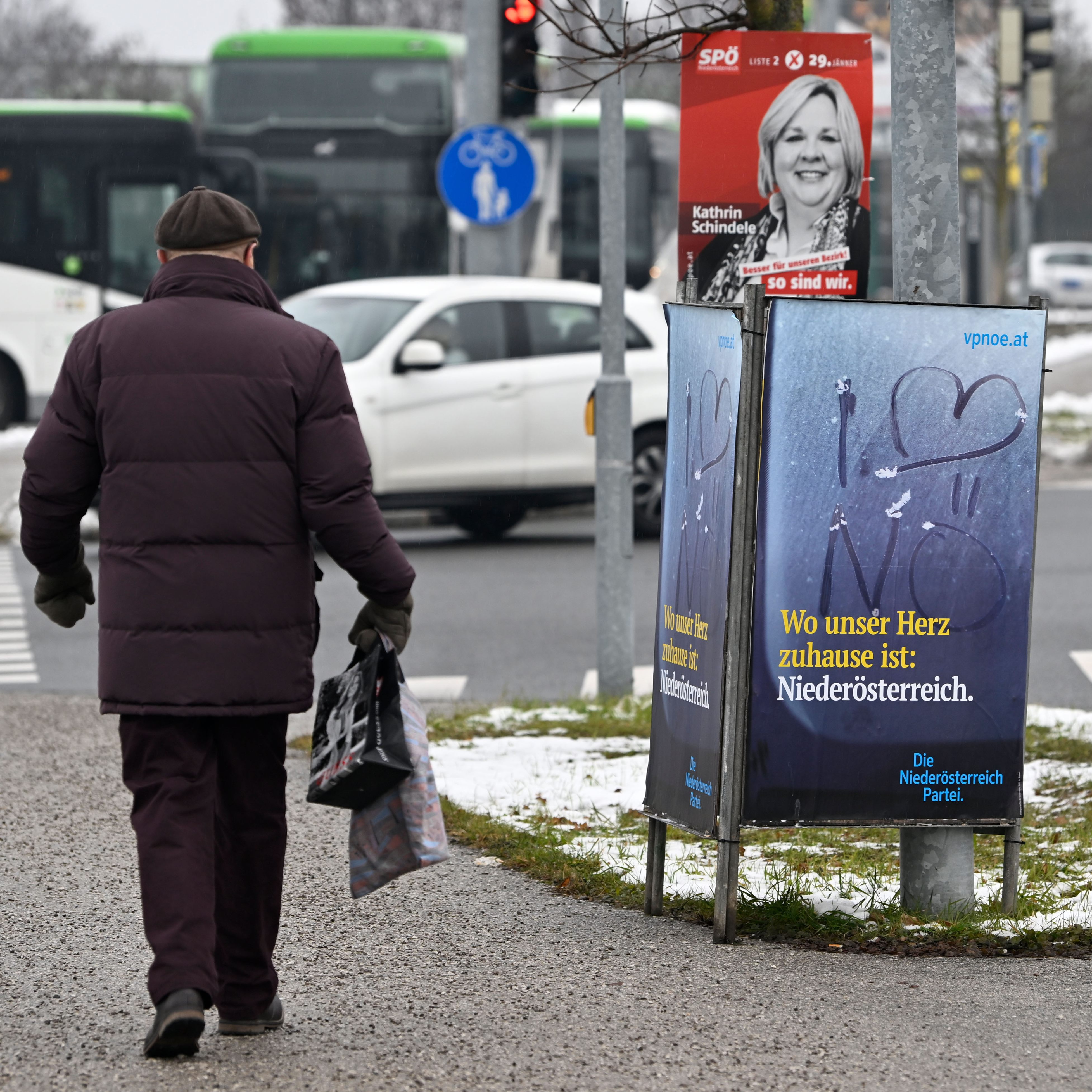 Wahlplakate in NÖ lassen die Wogen zwischen SPÖ und ÖVP hoch gehen.
