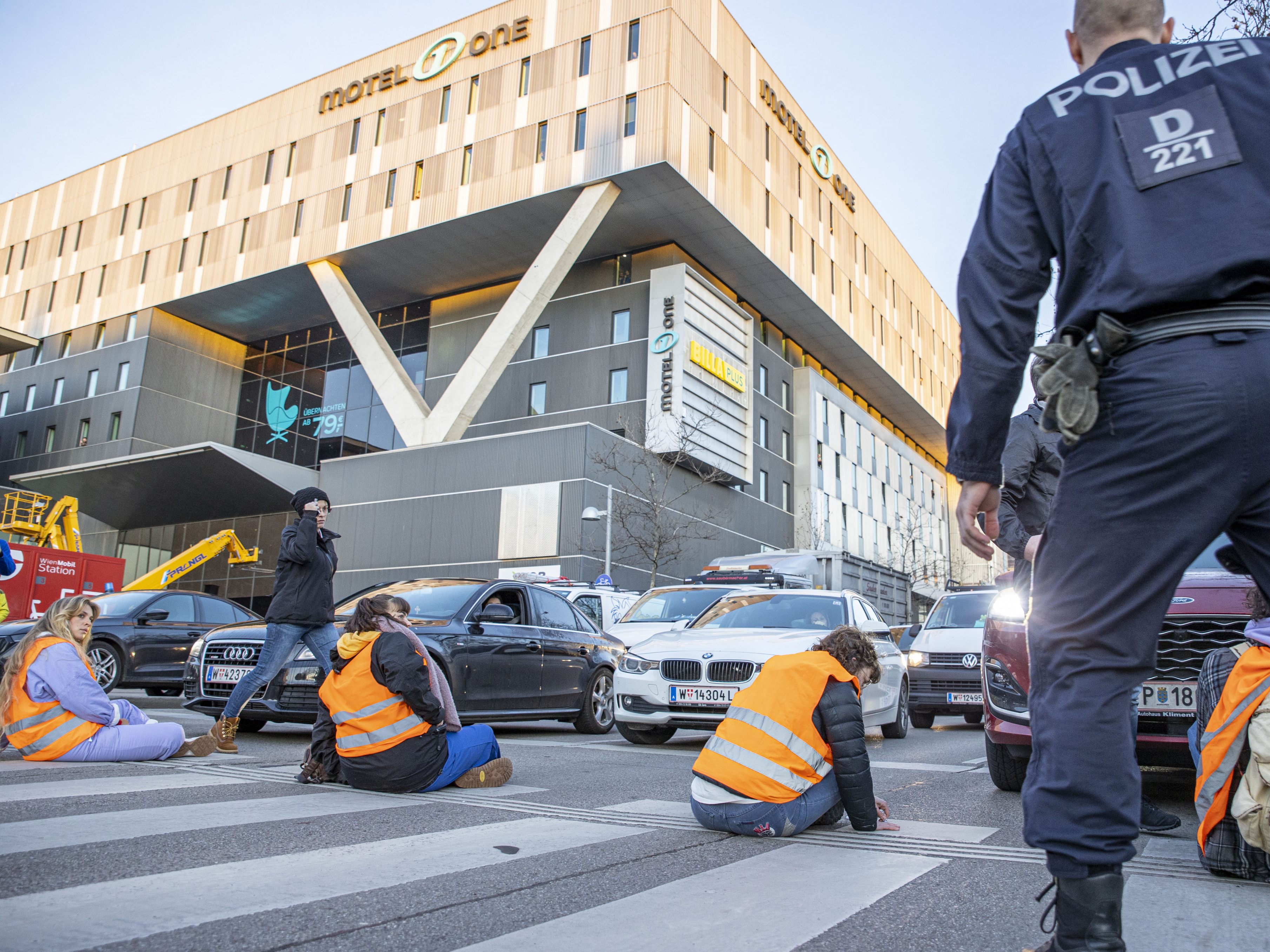 Am Mittwoch protestierten Klimaaktivisten am Wiener Gürtel. Am Mittwoch protestierten Klimaaktivisten am Wiener Gürtel.