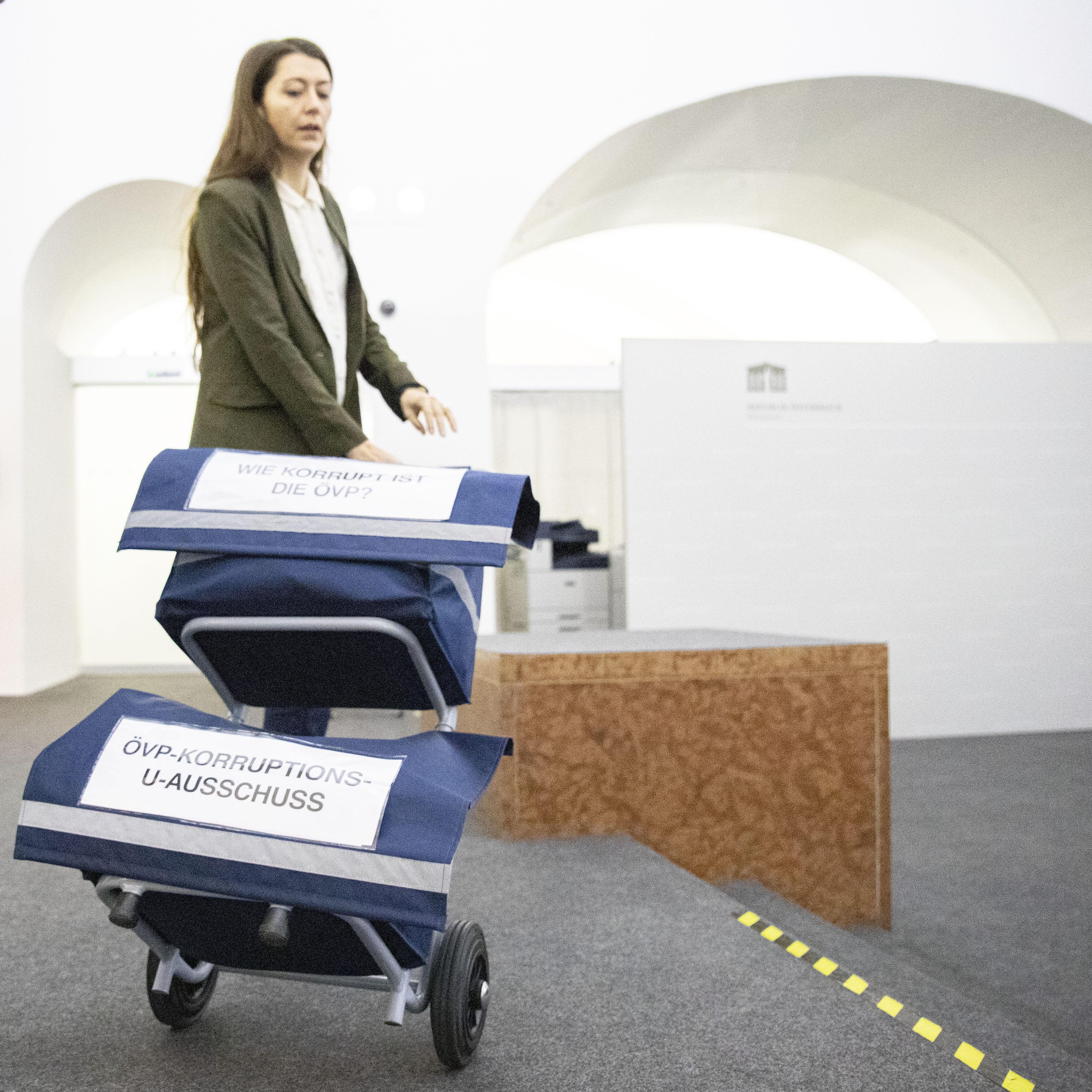 Die Zeit für die abschließende Befragung zum ÖVP-Korruptions-U-Ausschuss wird langsam knapp.