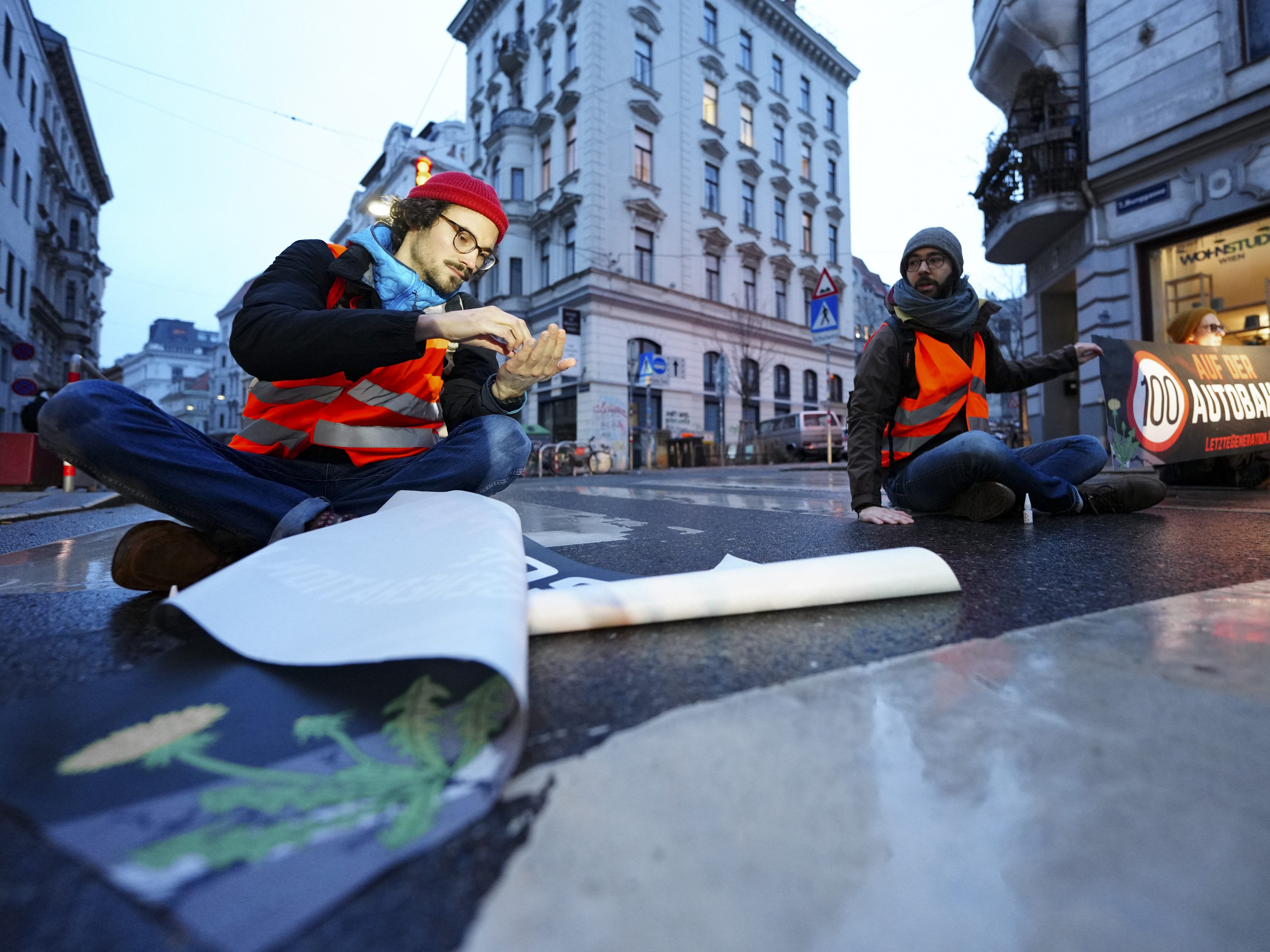 In Wien kommt es diese Woche täglich zu Störaktionen durch Klima-Aktivisten. In Wien kommt es diese Woche täglich zu Störaktionen durch Klima-Aktivisten.