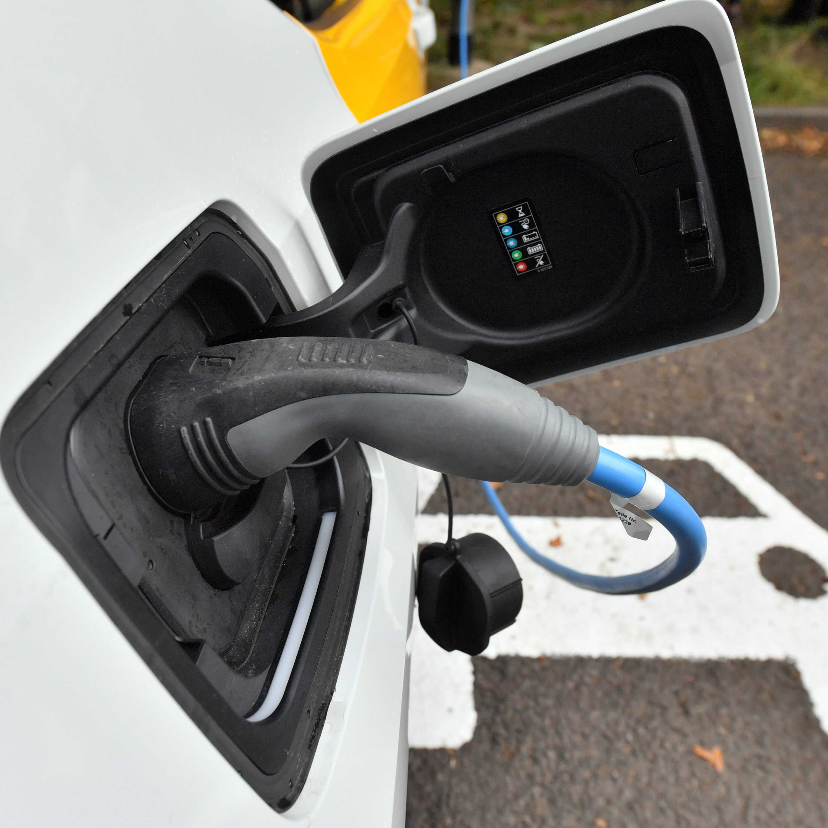 Europa könnte das Rennen um die Herstellung von E-Auto-Batterien gegen die USA verlieren.