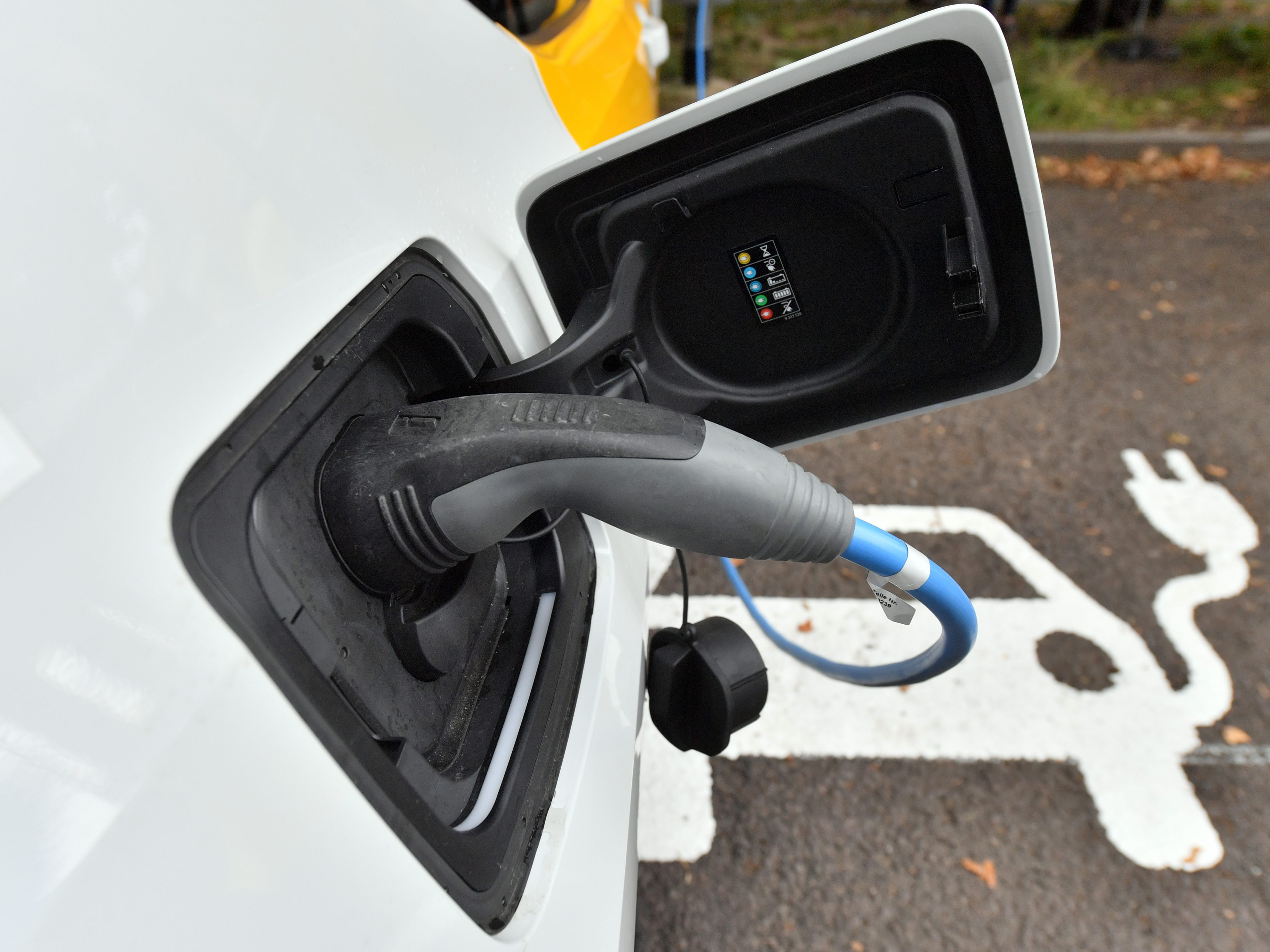Europa könnte das Rennen um die Herstellung von E-Auto-Batterien gegen die USA verlieren. Europa könnte das Rennen um die Herstellung von E-Auto-Batterien gegen die USA verlieren.