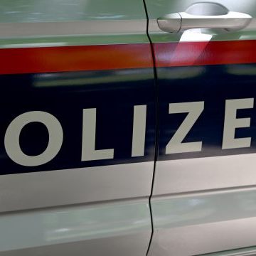 Aktion rechter Extremisten auf ÖVP-Zentrale in St. Pölten.