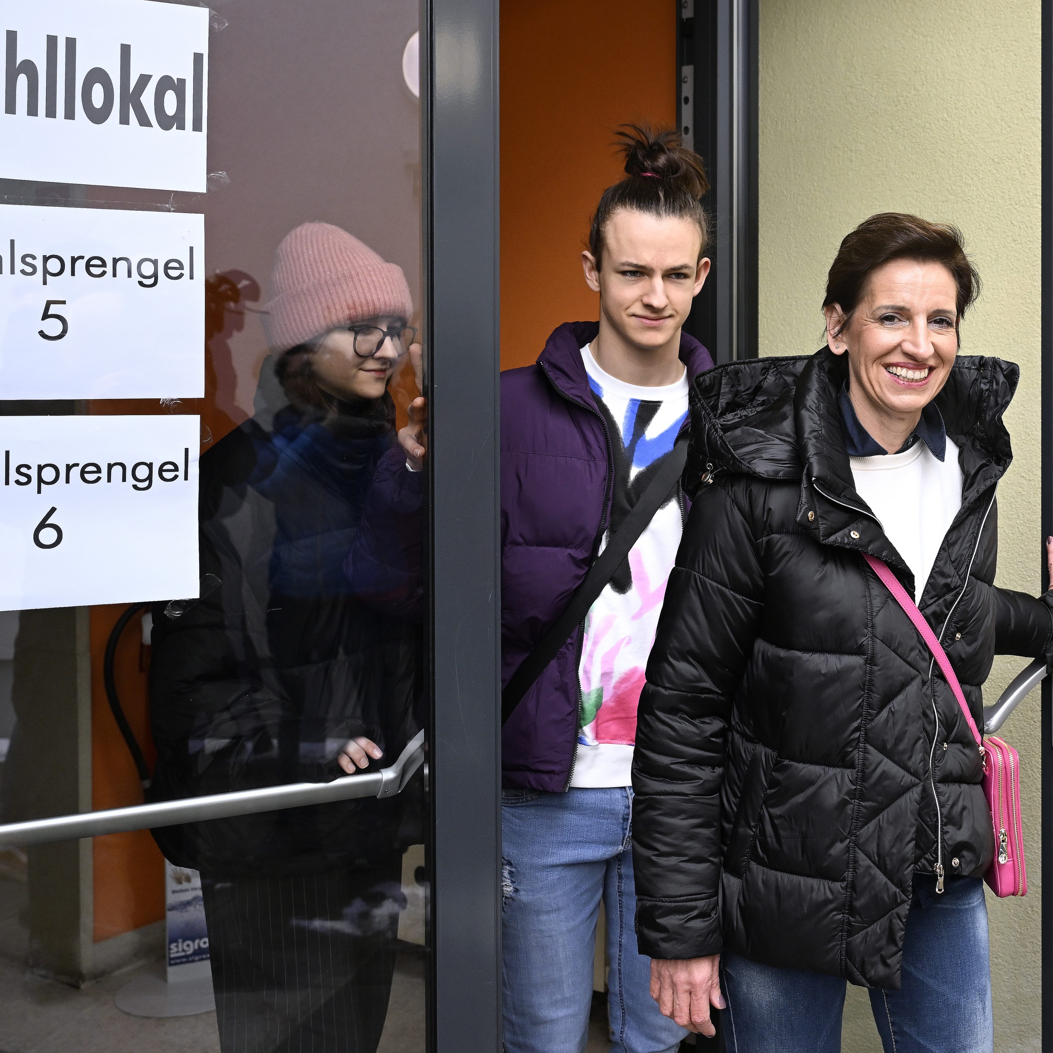 NEOS-Spitzenkandidatin Indra Collini bei der Stimmabgabe in NÖ.