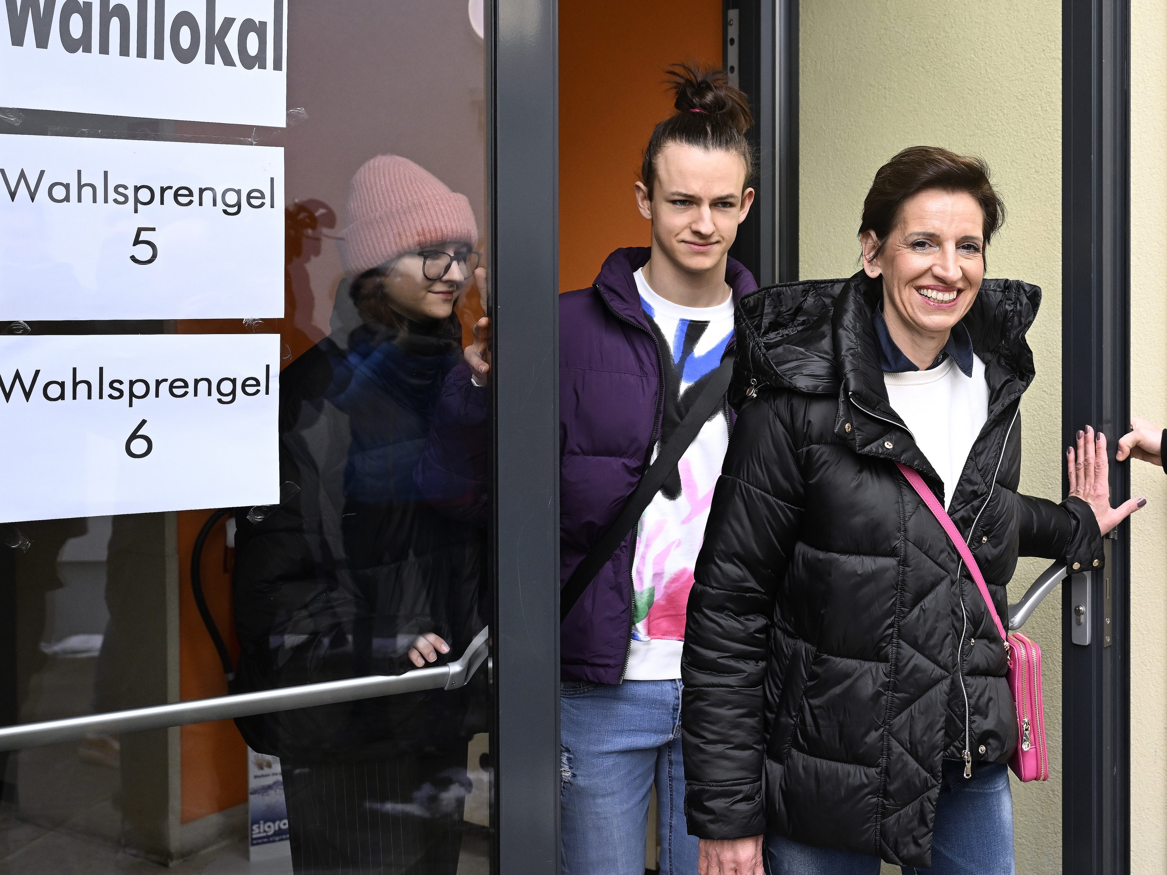 NEOS-Spitzenkandidatin Indra Collini bei der Stimmabgabe in NÖ.