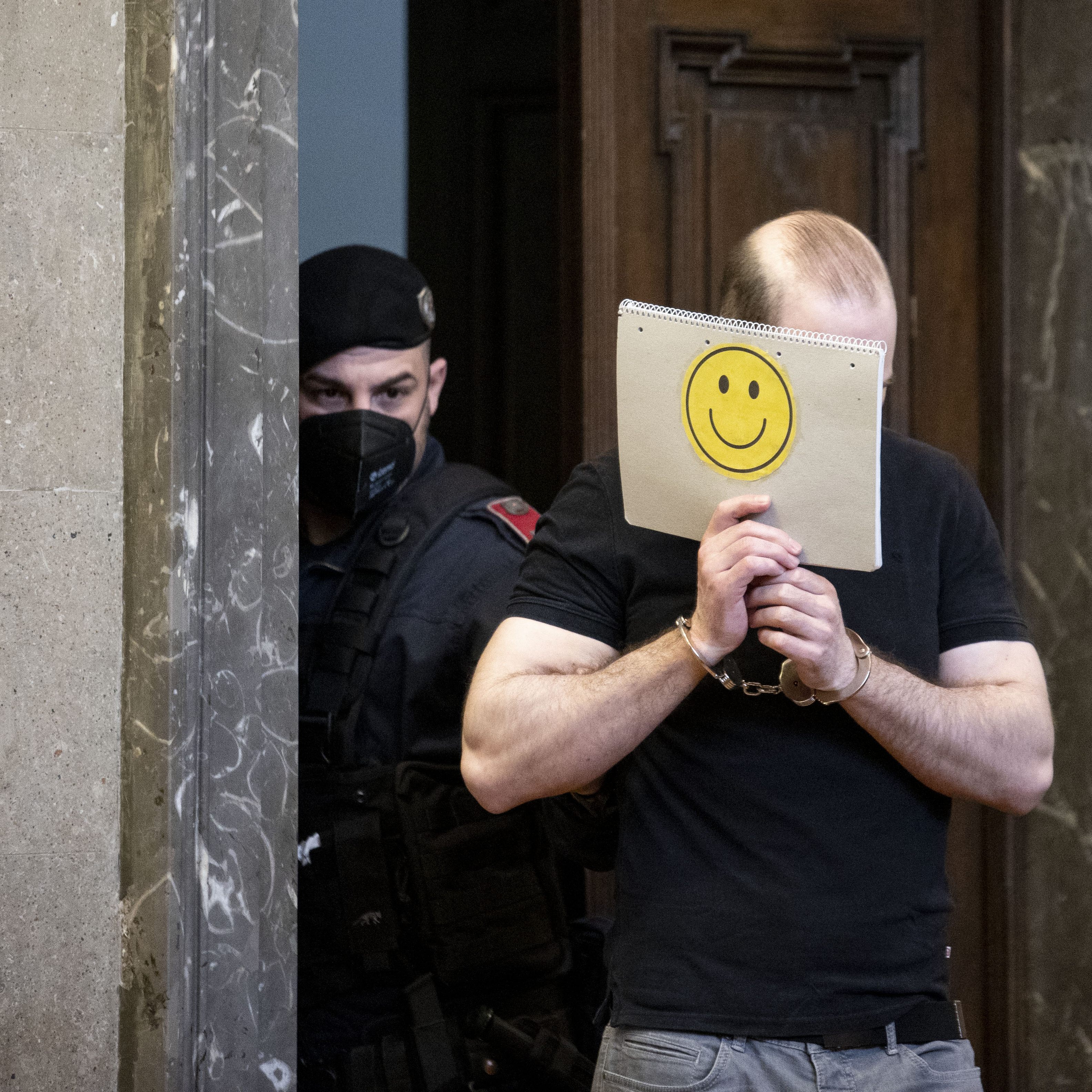 Wien: Zehn Jahre Haft für Neonazi-Rapper "Mr. Bond" bestätigt.