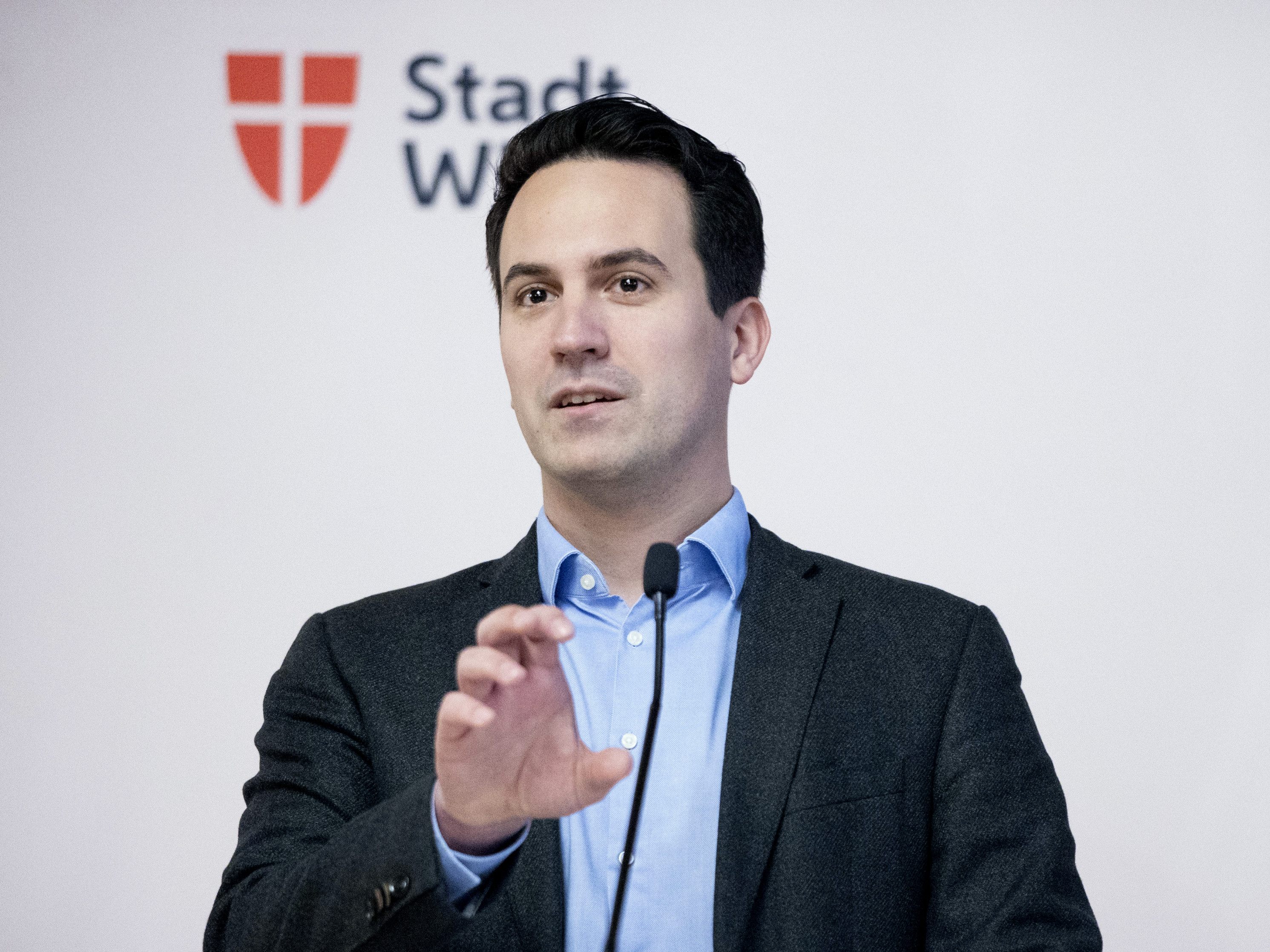 Die Zwischenbilanz von Wiederkehr zu Reformen bei der MA 35 fällt positiv aus.