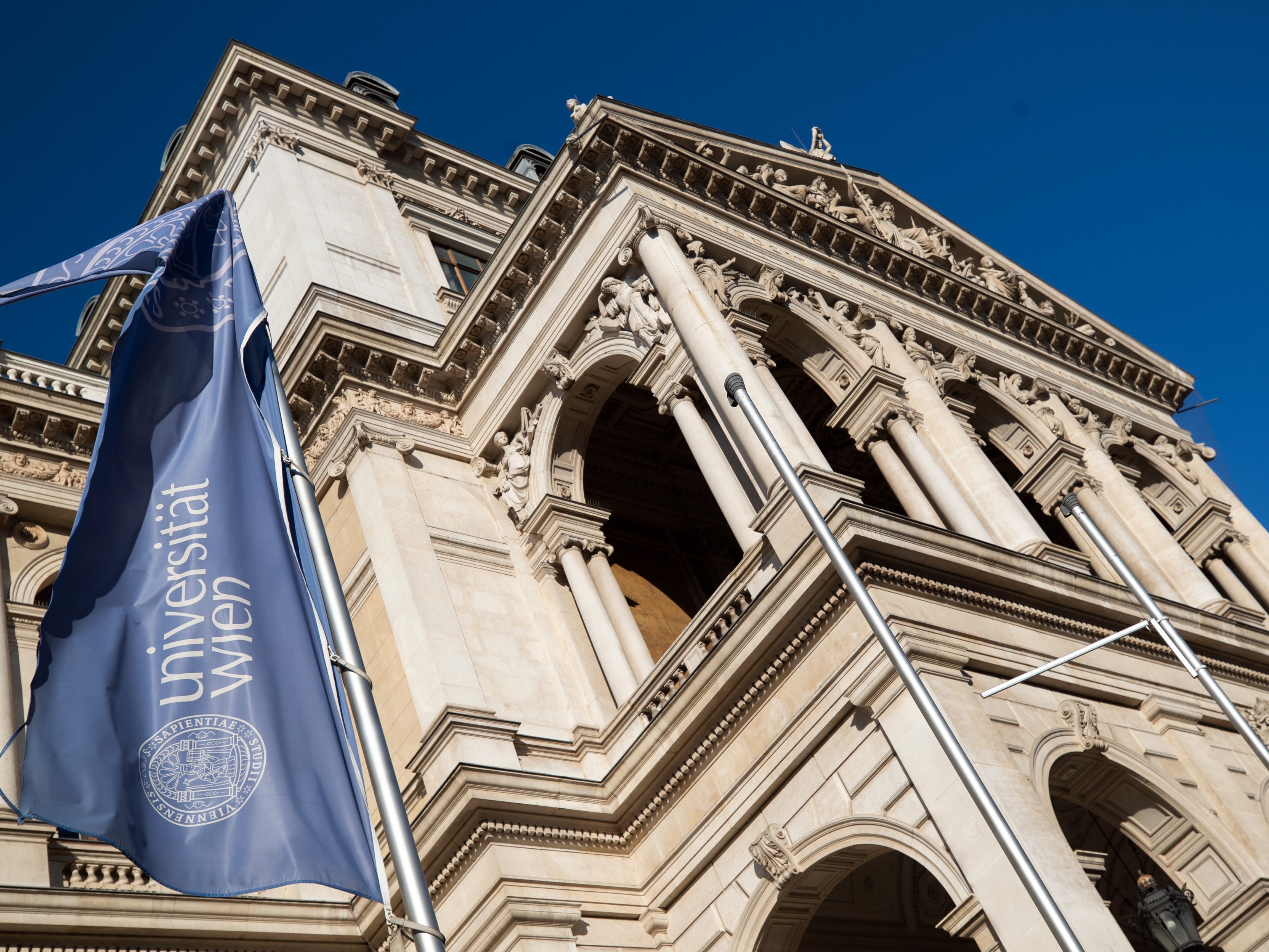 Bei einem Treffen einer russischen Studentin mit Putin kam es zu fragwürdigen Vorwürfen gegen die Uni Wien. Bei einem Treffen einer russischen Studentin mit Putin kam es zu fragwürdigen Vorwürfen gegen die Uni Wien.