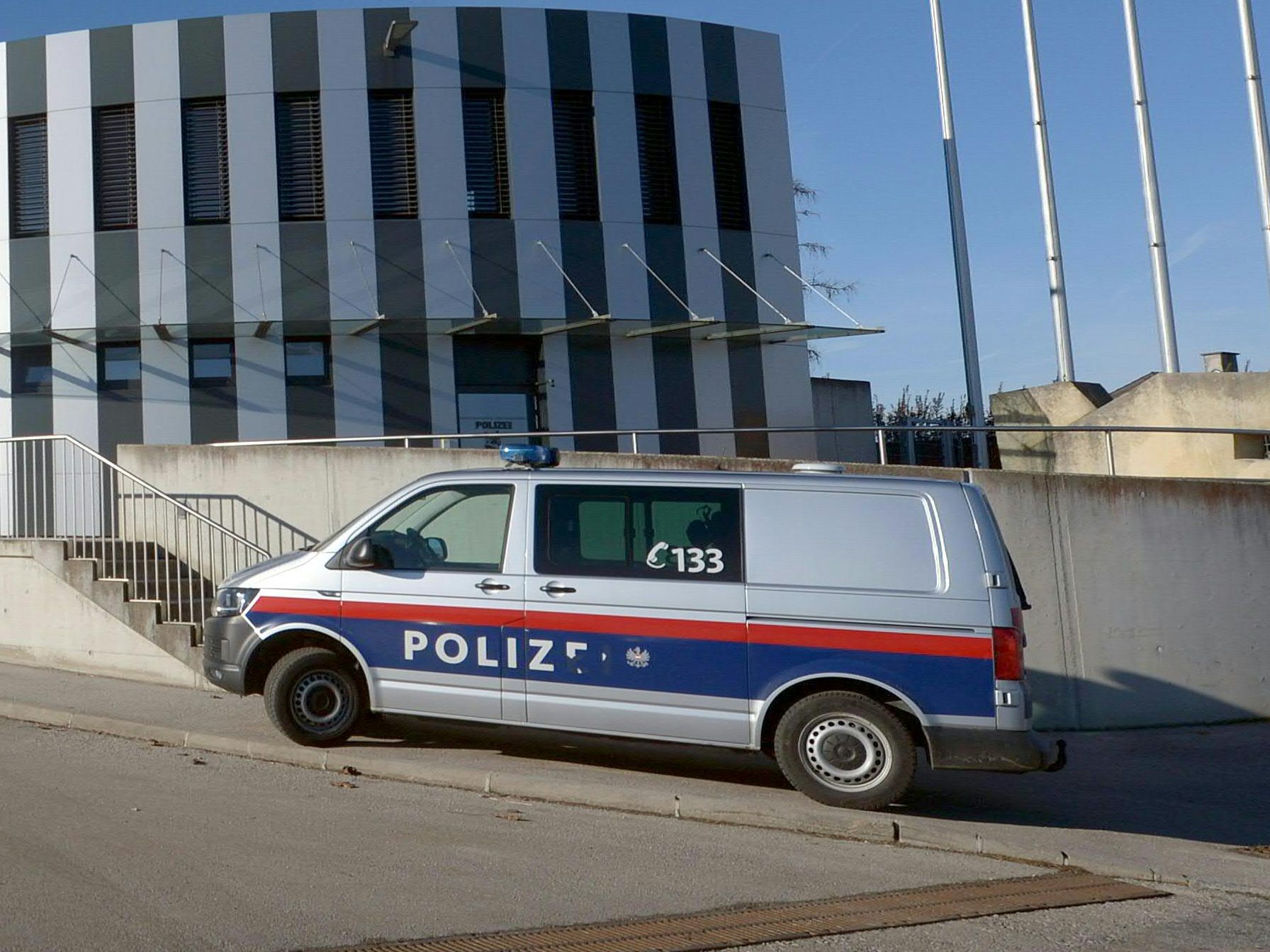 Ein Verdächtiger ist nach dem Überfall im Weinviertel festgenommen worden. Ein Verdächtiger ist nach dem Überfall im Weinviertel festgenommen worden.