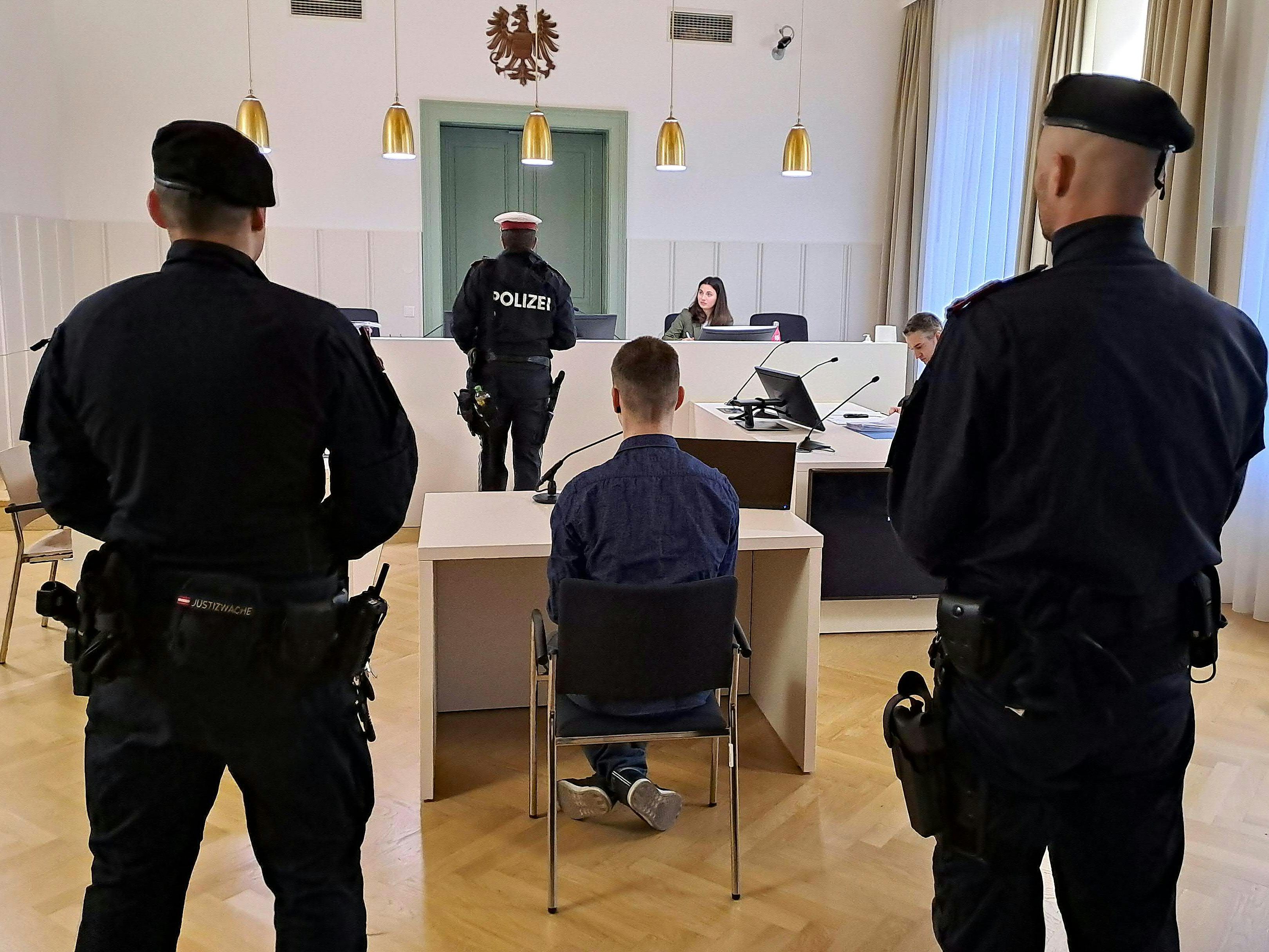Der 25--Jährige zeigte sich in St. Pölten geständig. Der 25--Jährige zeigte sich in St. Pölten geständig.