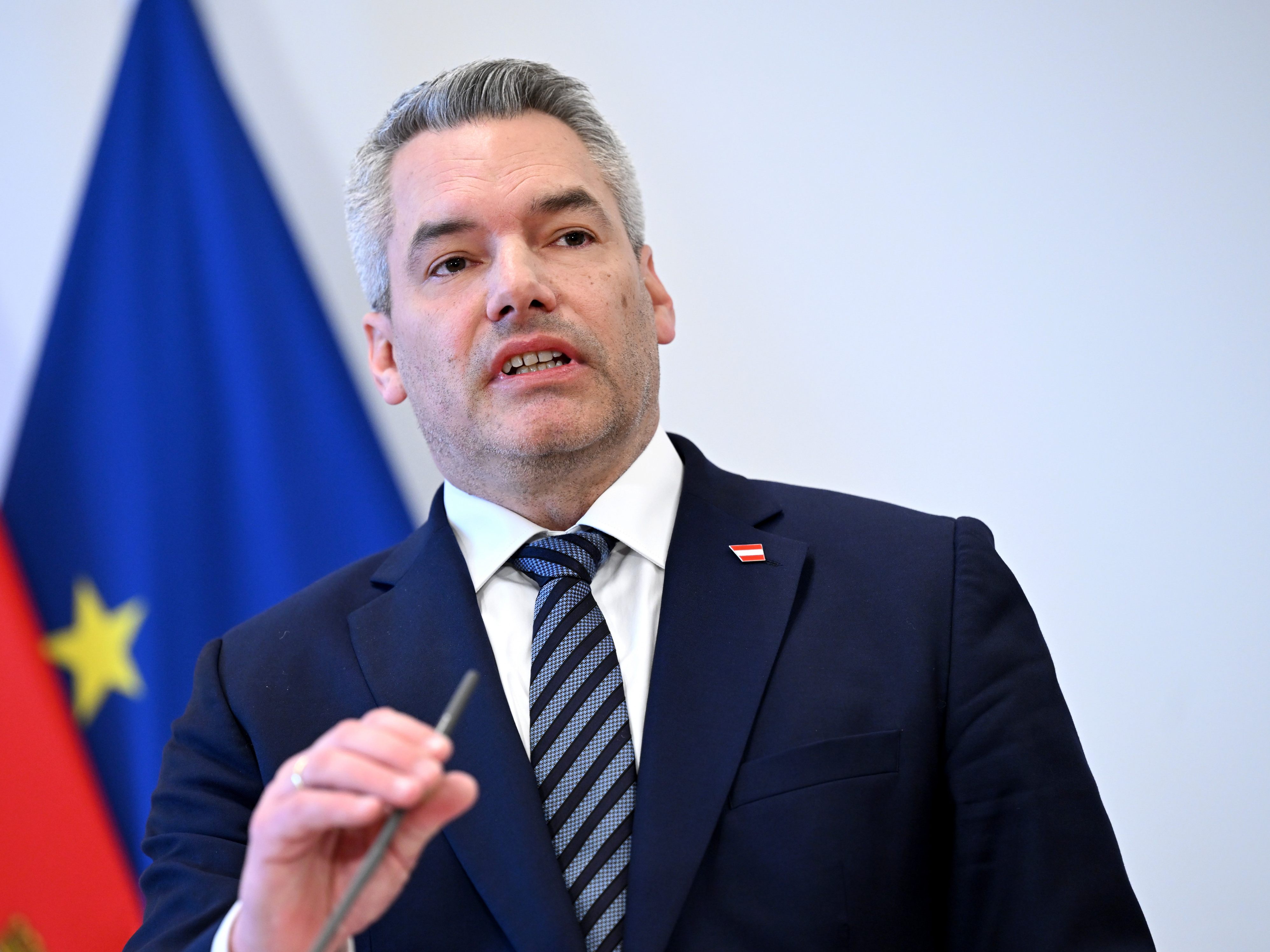 Bundeskanzler Karl Nehammer (ÖVP) sprach sich ebenfalls für ein Ende der Corona-Maßnahmen aus. Bundeskanzler Karl Nehammer (ÖVP) sprach sich ebenfalls für ein Ende der Corona-Maßnahmen aus.