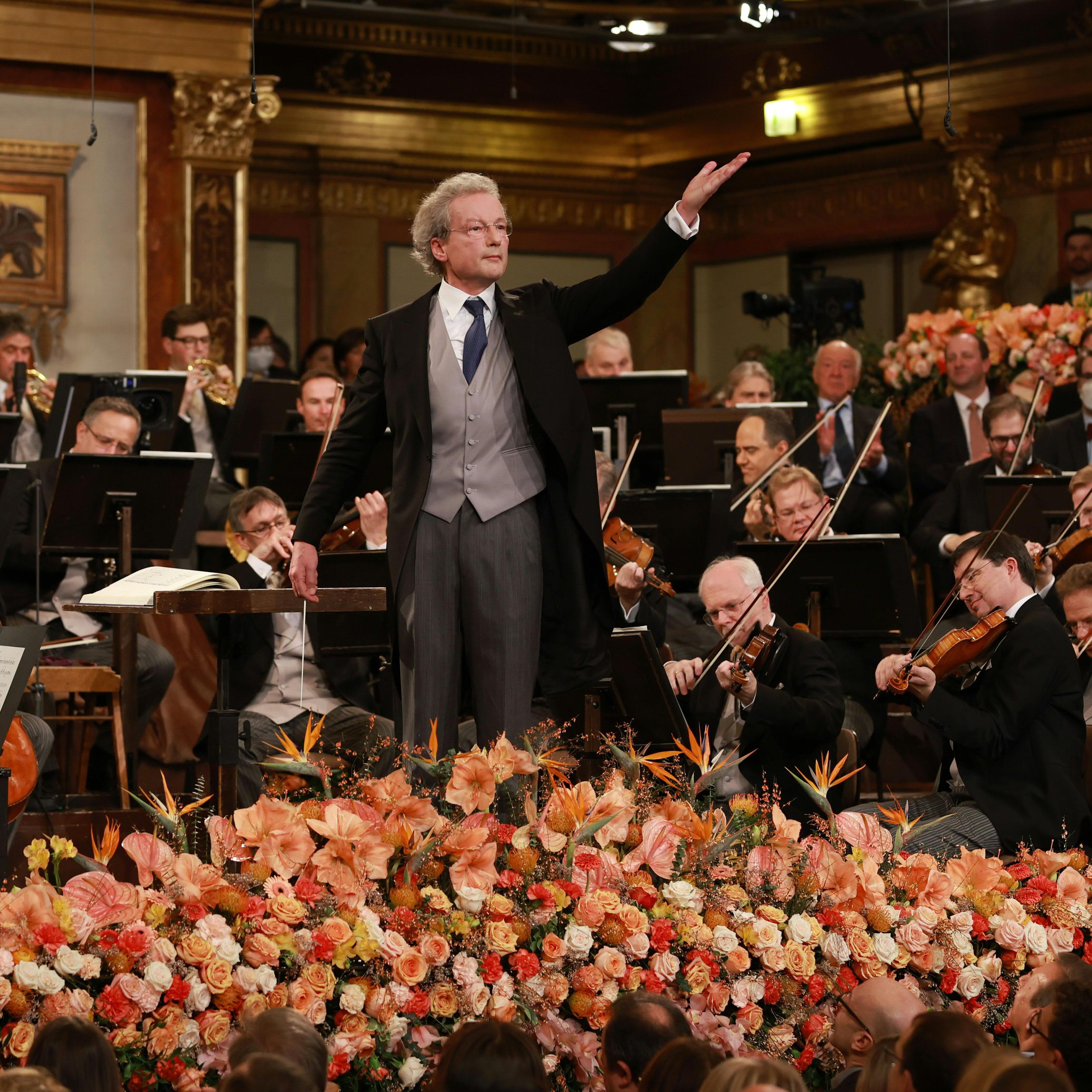 Franz Welser-Möst dirigierte die Wiener Philharmoniker beim traditionellen Neujahrskonzert im Großen Saal des Musikvereins in Wien.