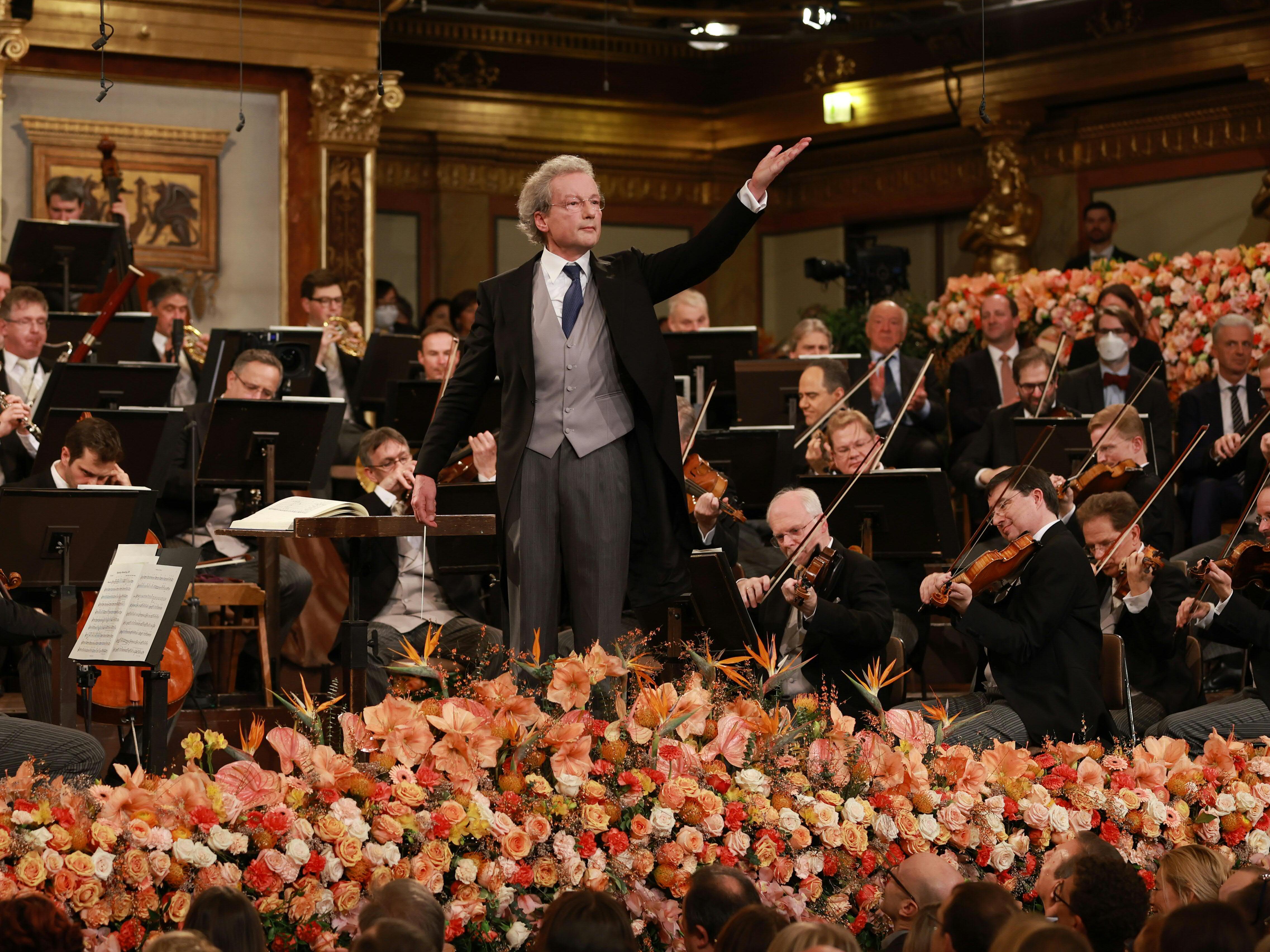 Franz Welser-Möst dirigierte die Wiener Philharmoniker beim traditionellen Neujahrskonzert im Großen Saal des Musikvereins in Wien.
