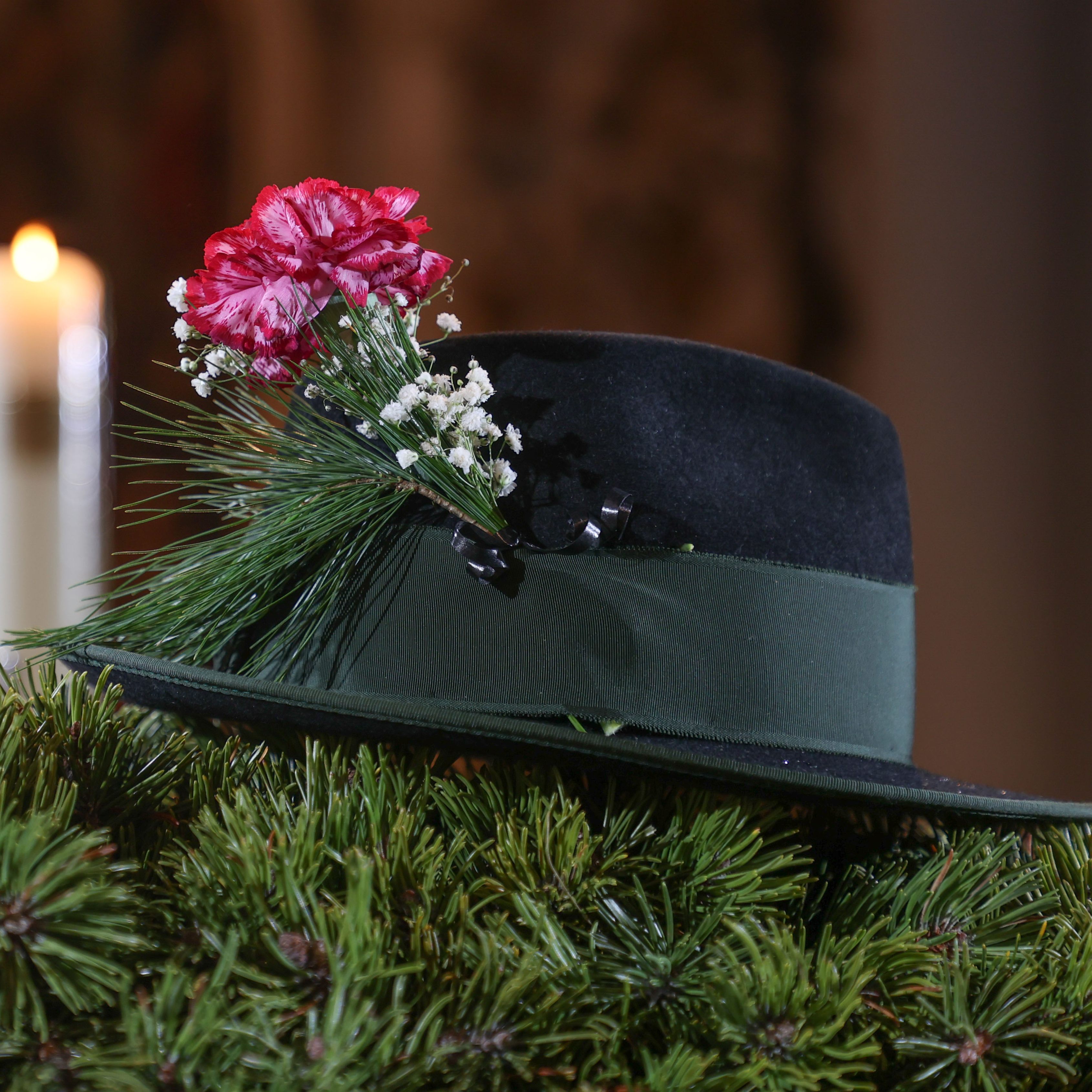 Einige Exponate aus dem Nachlass von ORF-Moderator Sepp Forcher werden versteigert.