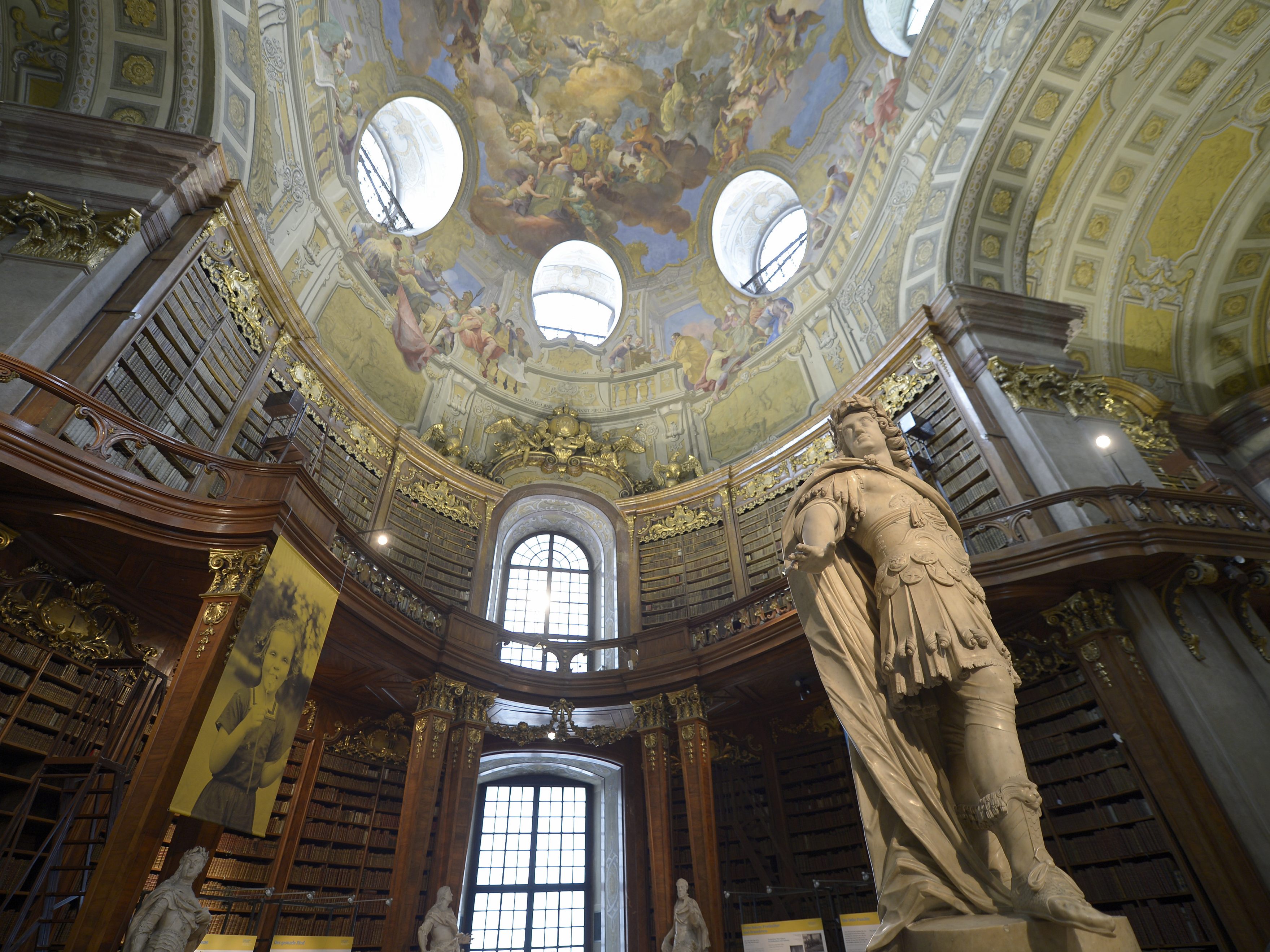 Der Punksaal in Wien: Die Österreichische Nationalbibliothek blickt 300 Jahre zurück. Der Punksaal in Wien: Die Österreichische Nationalbibliothek blickt 300 Jahre zurück.