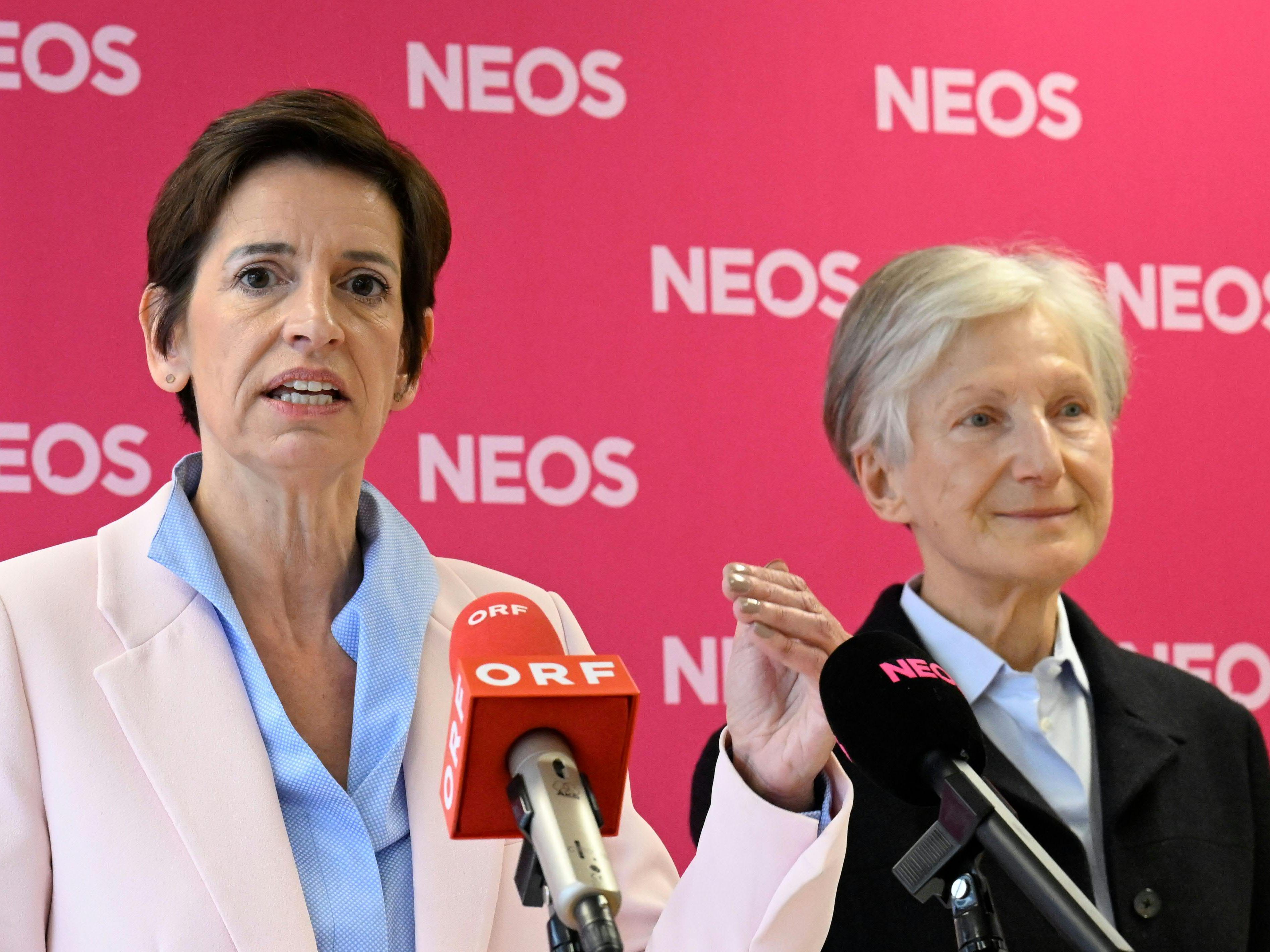 NEOS-Spitzenkandidatin Collini und Irmgrad Griss präsentierten ihre Forderungen an die Politik. NEOS-Spitzenkandidatin Collini und Irmgrad Griss präsentierten ihre Forderungen an die Politik.