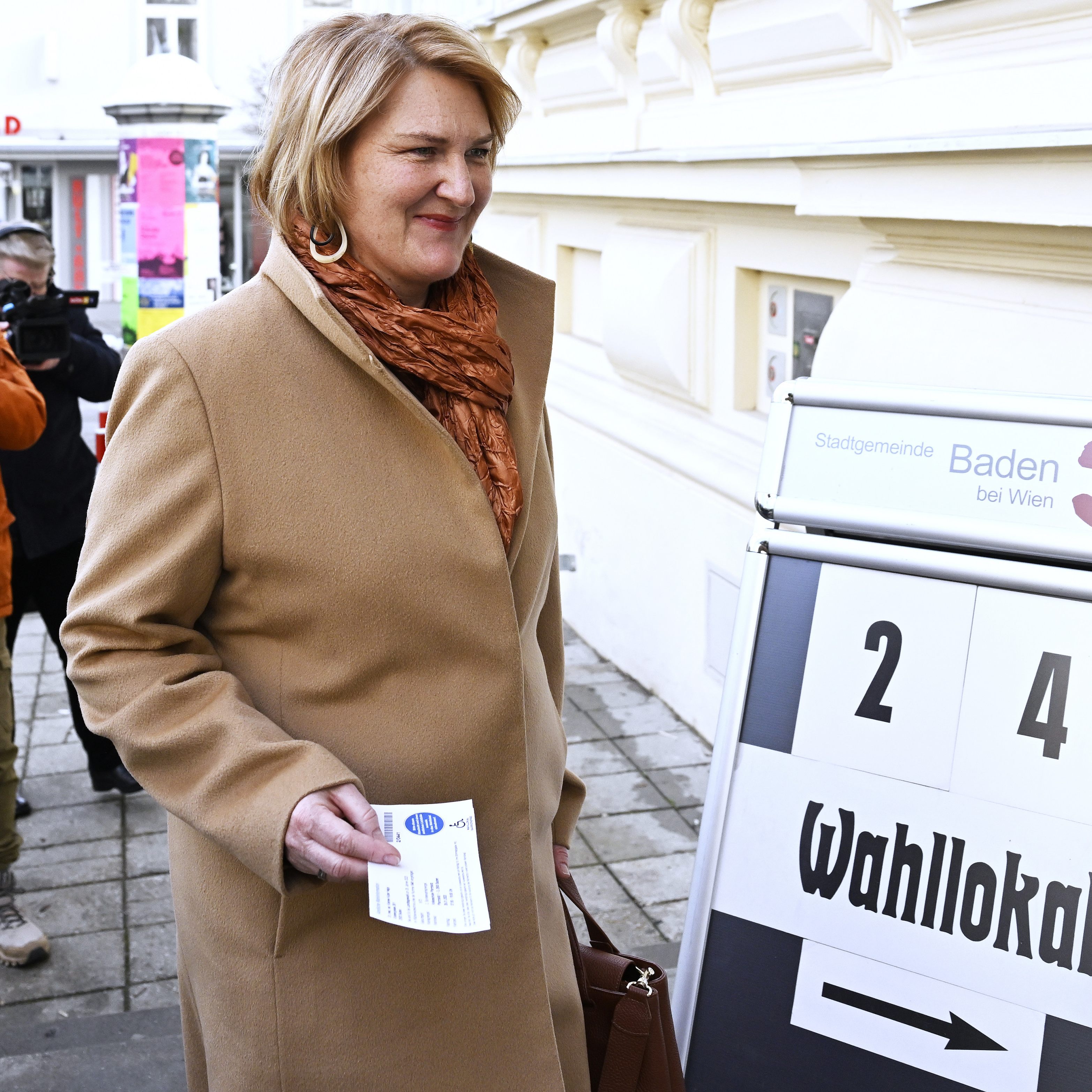 Helga Krismer (Grüne) bei der Stimmabgabe in NÖ.