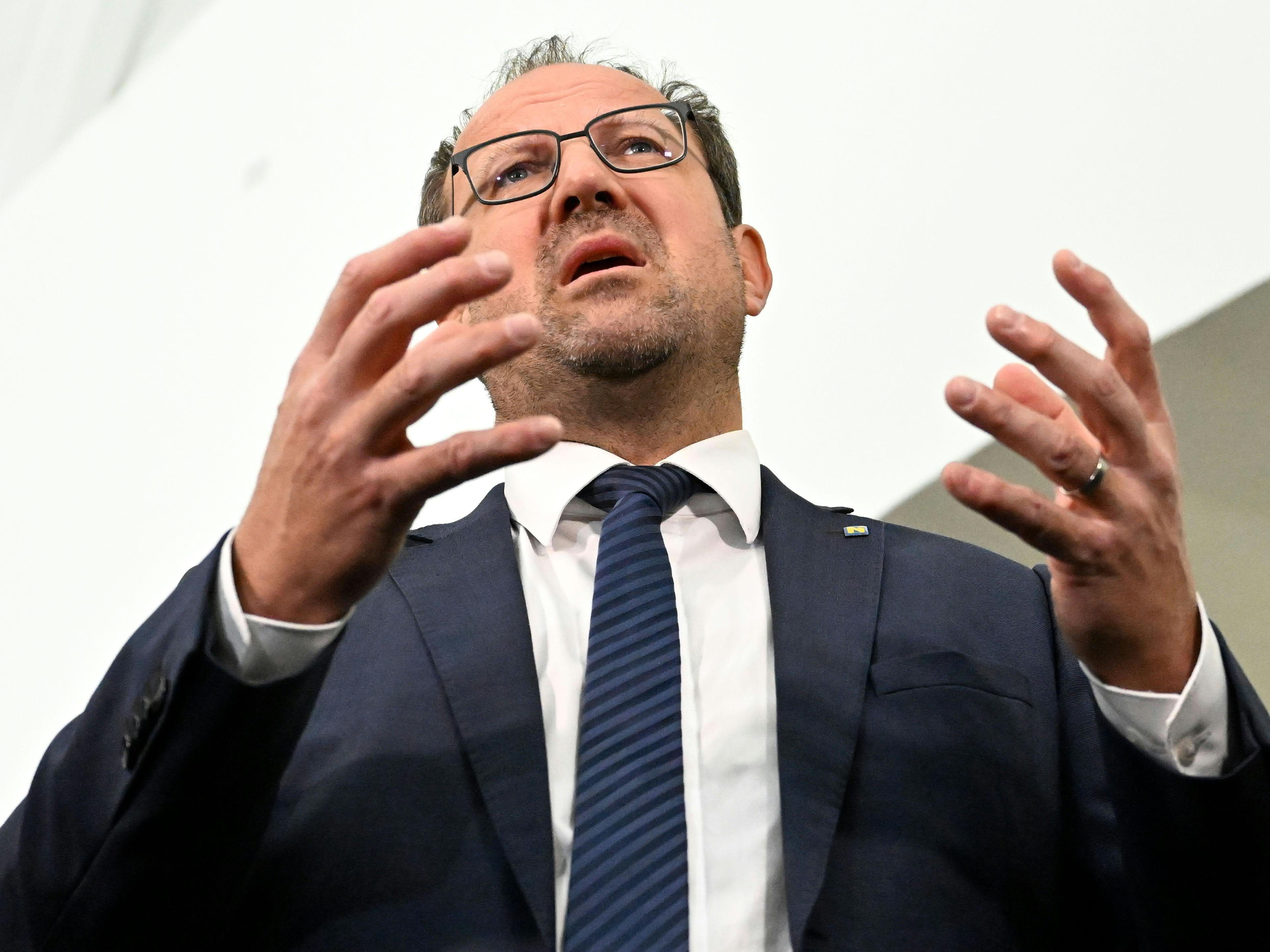 ÖVP-Landesgeschäftsführer, Bernhard Ebner, warnte vor der NÖ-Wahl vor Blau-Rot.