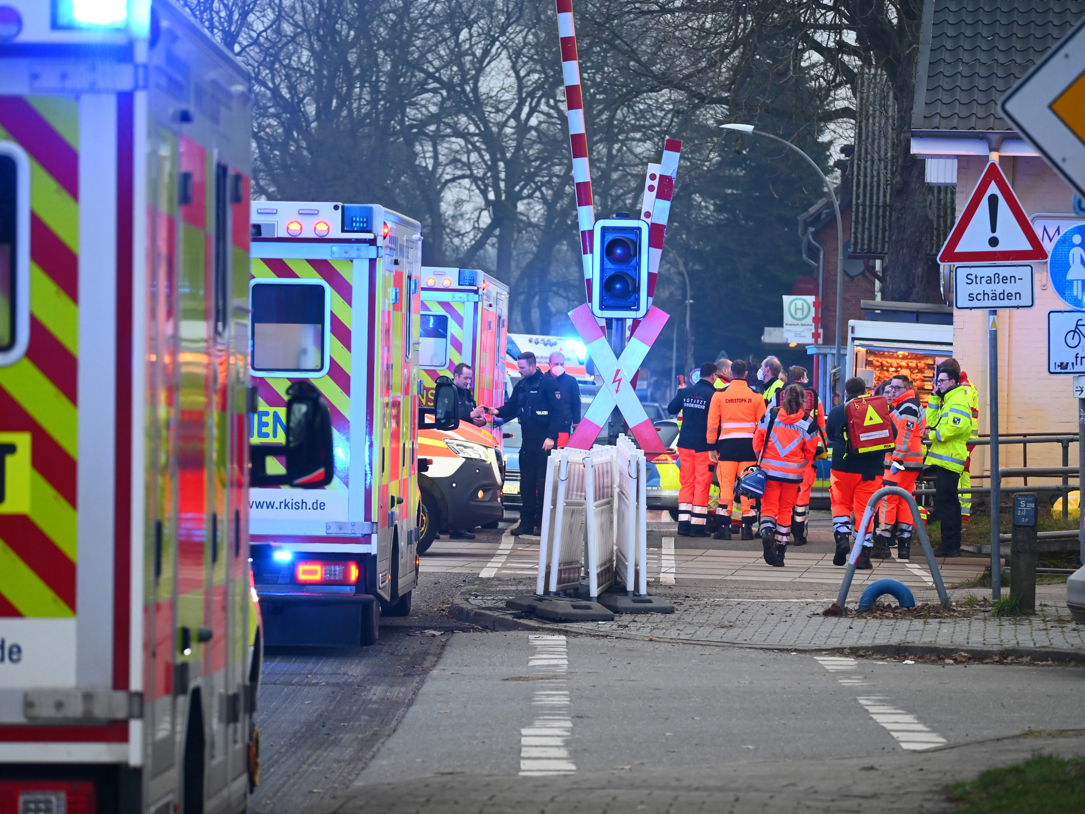 In Deutschland gab es eine Messerattacke in einem Zug nach Hamburg. In Deutschland gab es eine Messerattacke in einem Zug nach Hamburg.