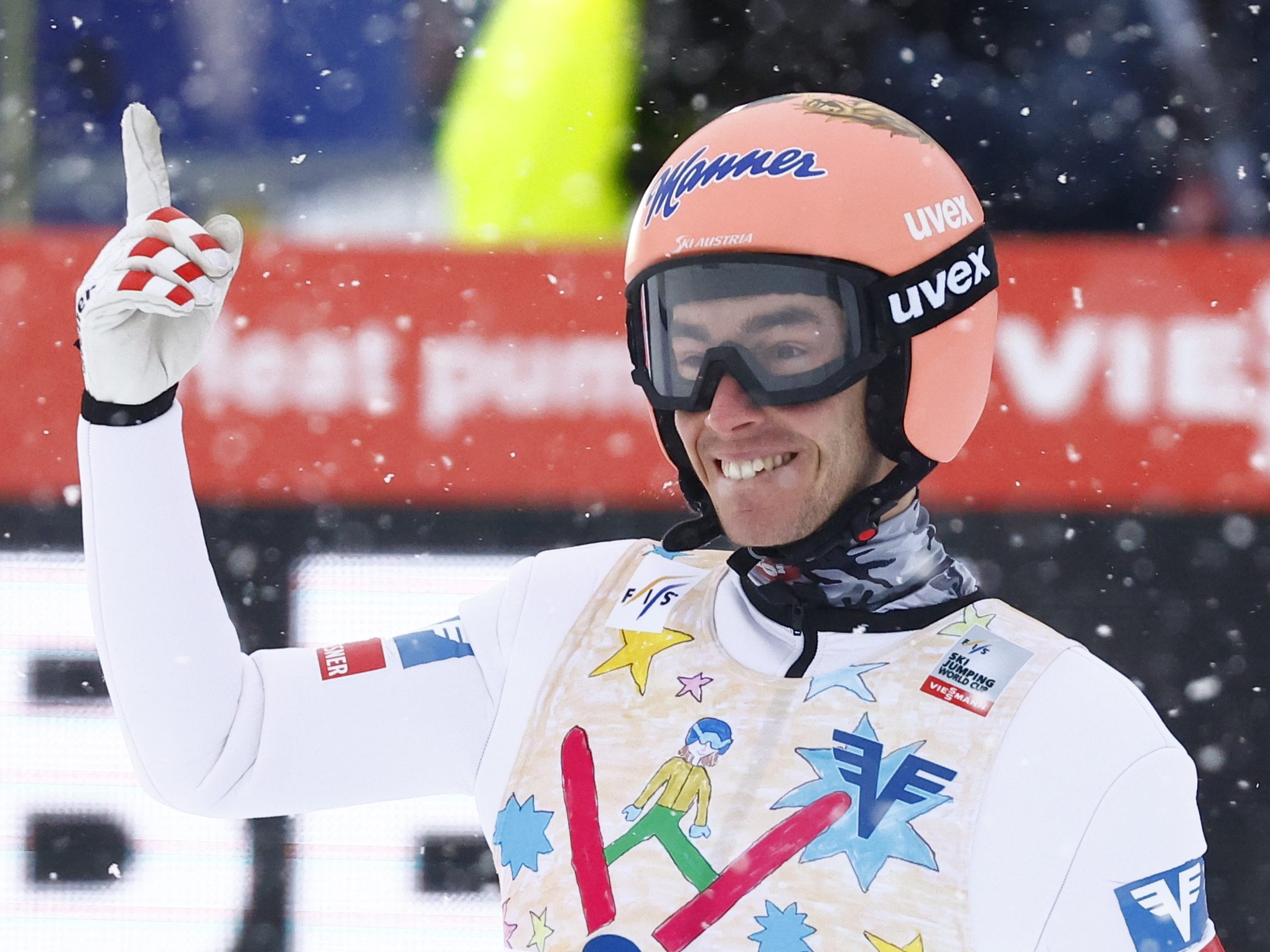 Stefan Kraft jubelte am Samstag über Platz zwei. Stefan Kraft jubelte am Samstag über Platz zwei.