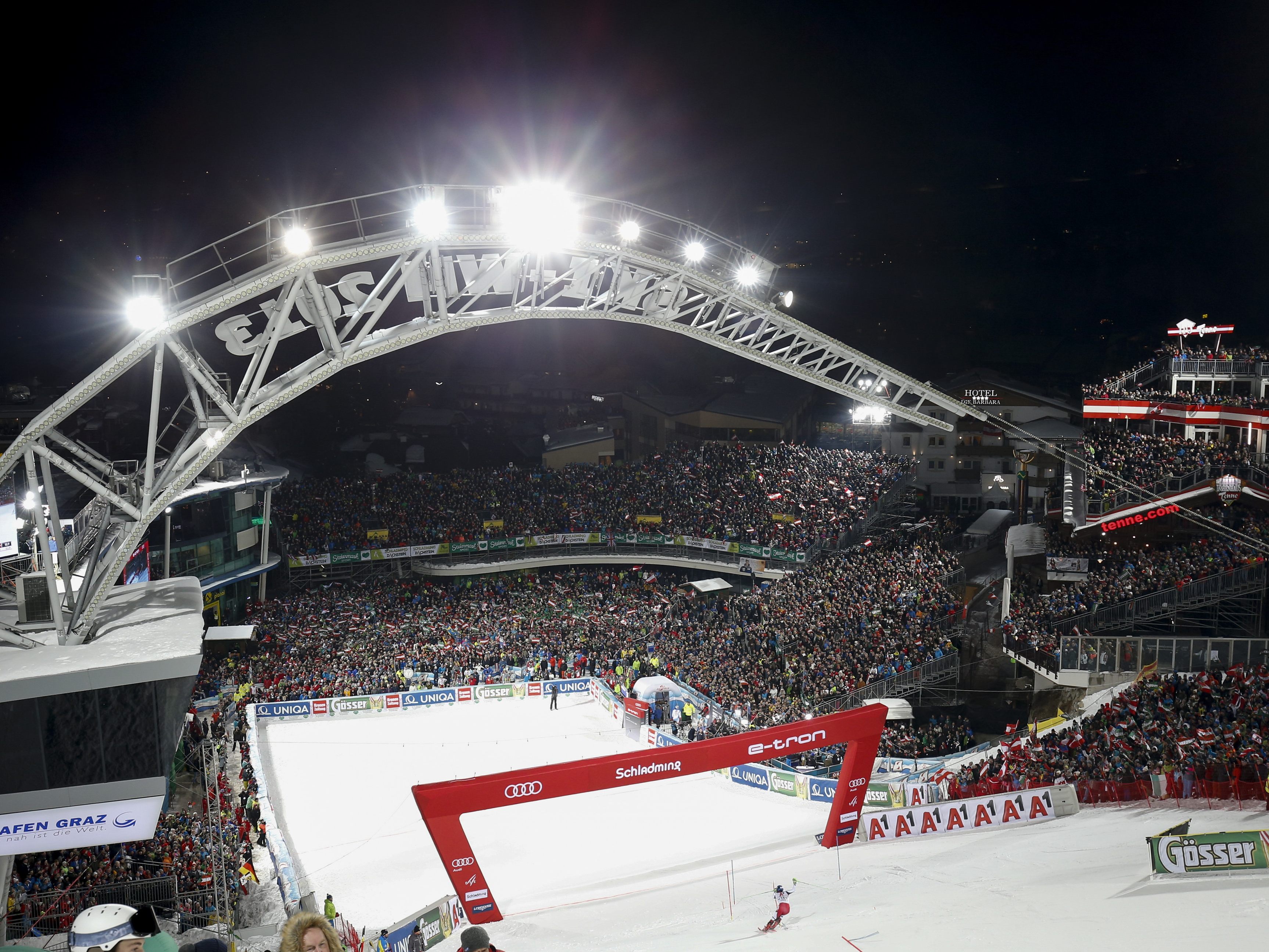 Schladming erlebt nicht nur ein Slalom-Nightrace - sondern auch einen Nacht-Riesentorlauf. Schladming erlebt nicht nur ein Slalom-Nightrace - sondern auch einen Nacht-Riesentorlauf.