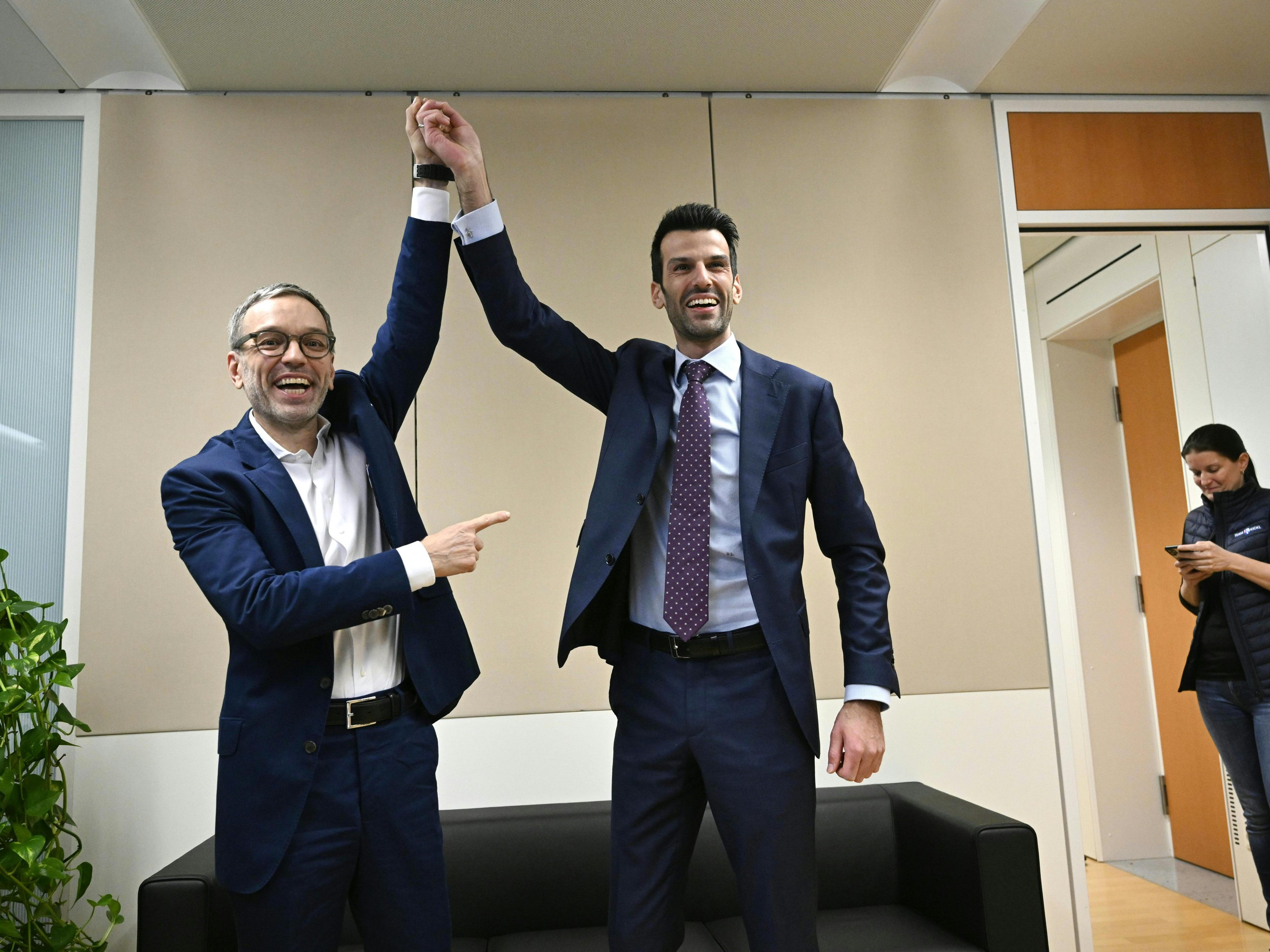 Die Themen Asyl und Teuerung brachten der FPÖ bei der NÖ-Wahl viele Stimmen. Die Themen Asyl und Teuerung brachten der FPÖ bei der NÖ-Wahl viele Stimmen.