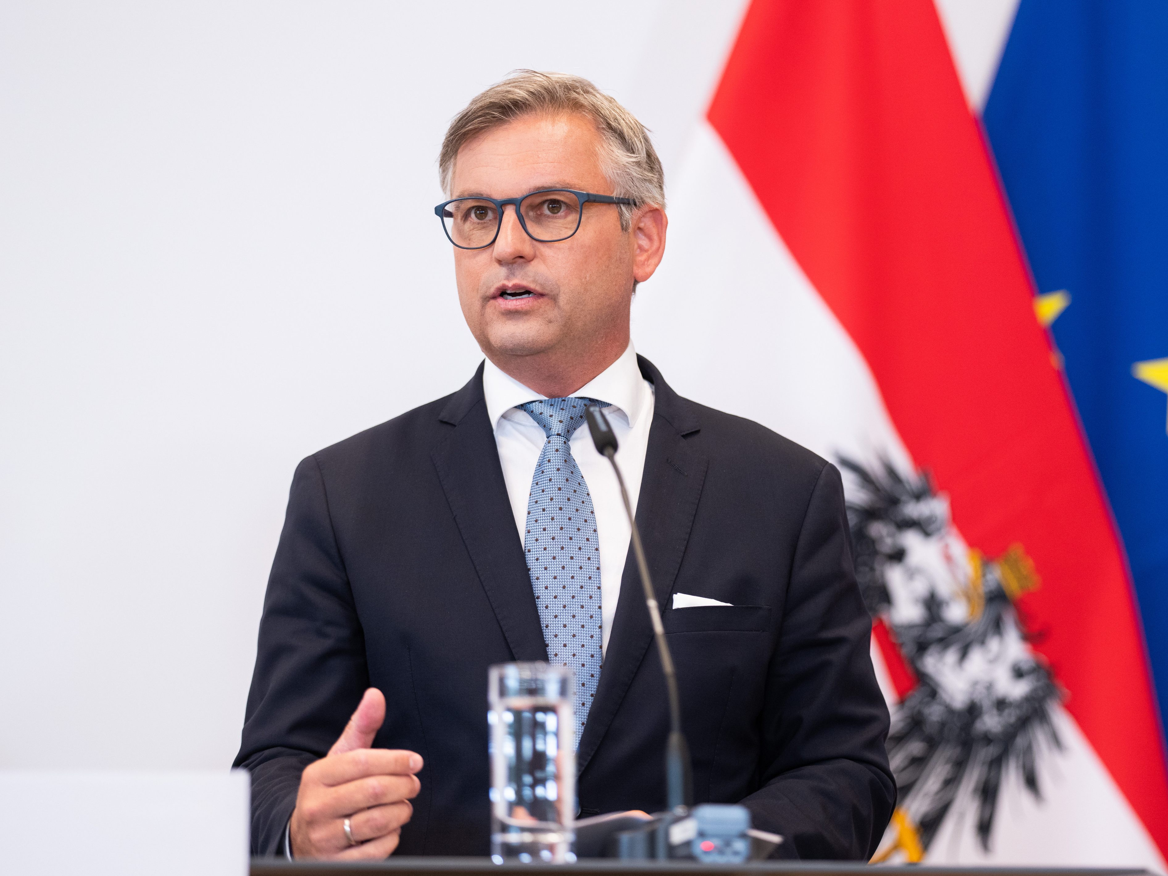 Finanzminister Brunner nach Unfall mit E-Scooter im Spital.