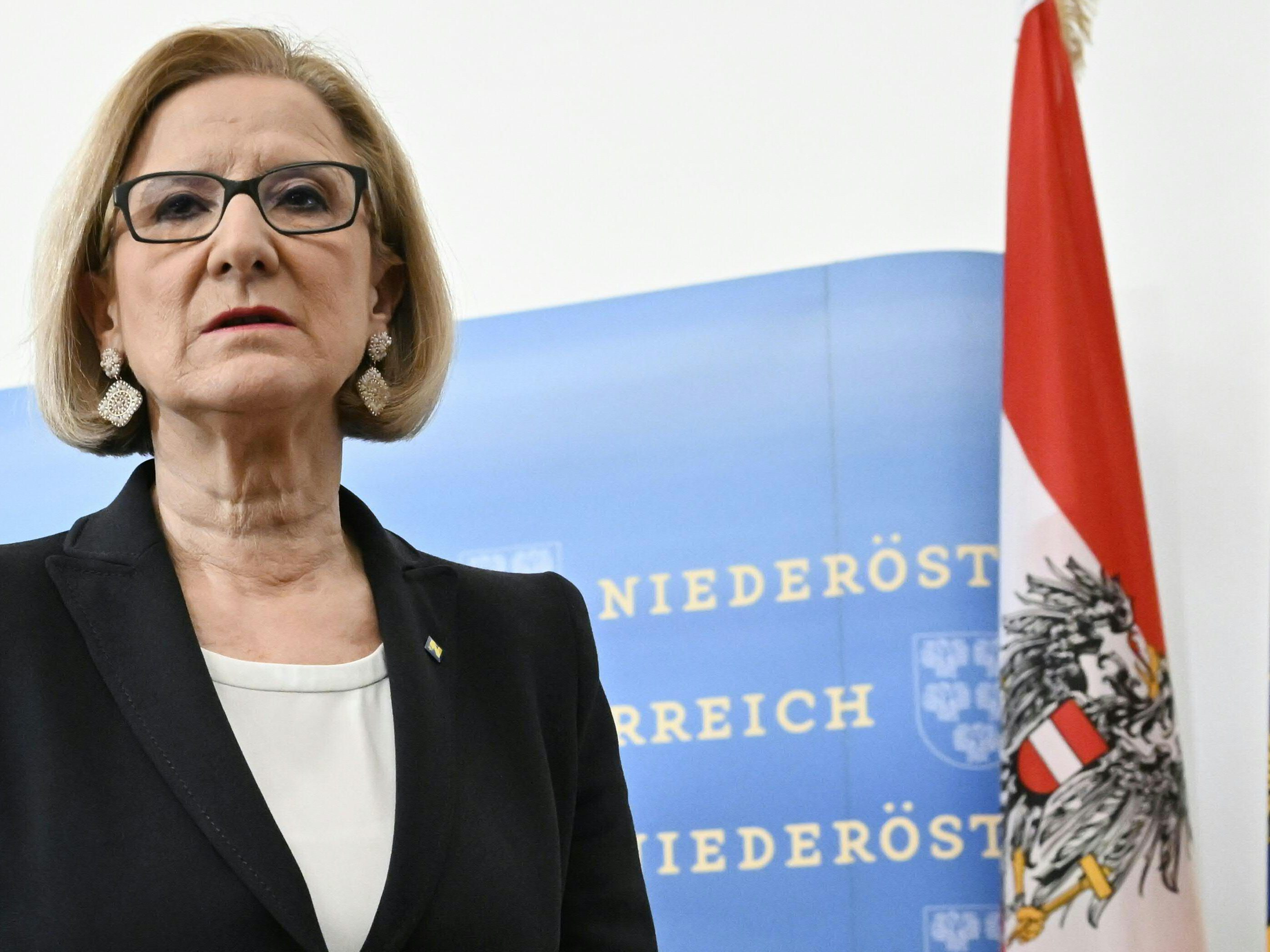 Nach NÖ-Wahl: Am Mittwoch soll es Gespräche von Mikl-Leitner mit Landbauer, Hergovich und Krismer geben. Nach NÖ-Wahl: Am Mittwoch soll es Gespräche von Mikl-Leitner mit Landbauer, Hergovich und Krismer geben.