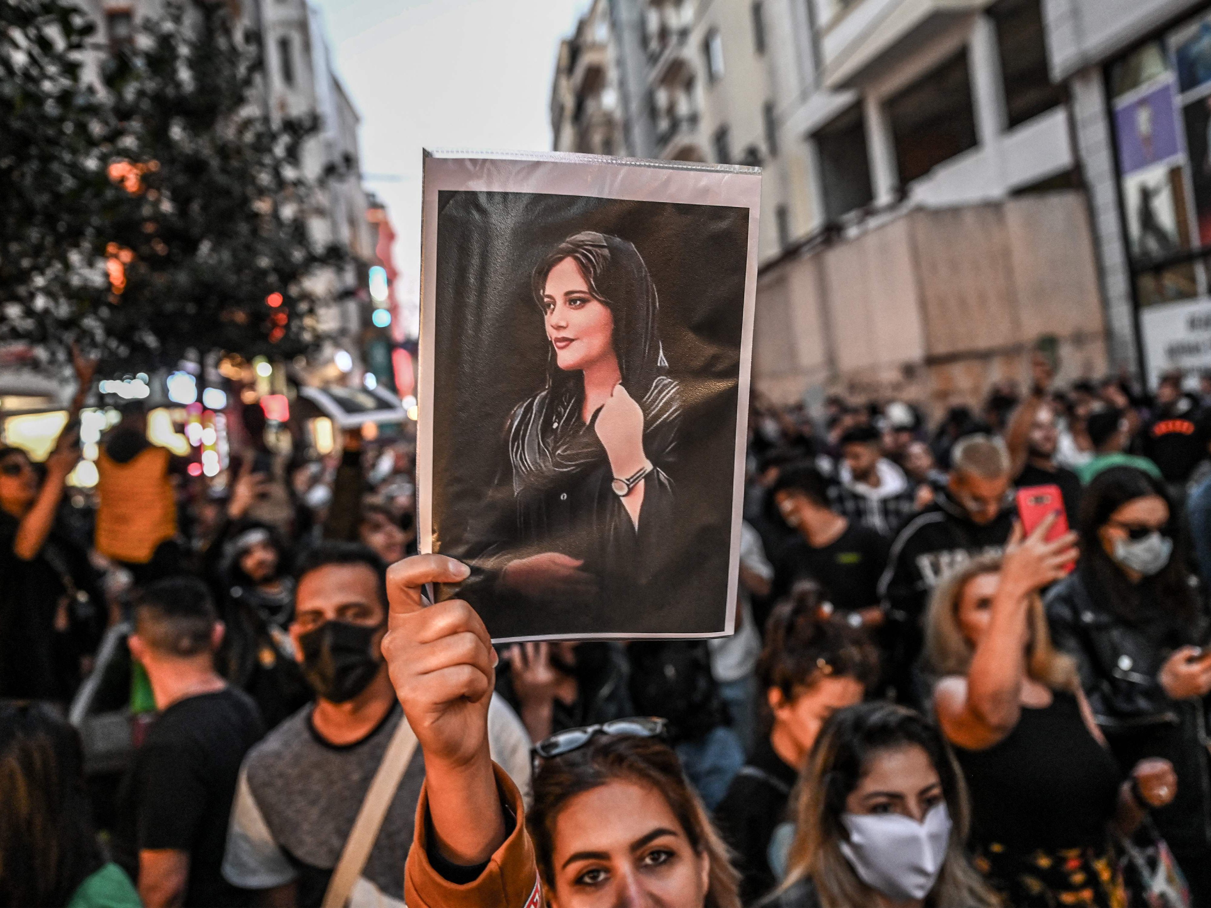 Die Proteste gegen das iranische Unterdrücker-Regime reißen nicht ab.