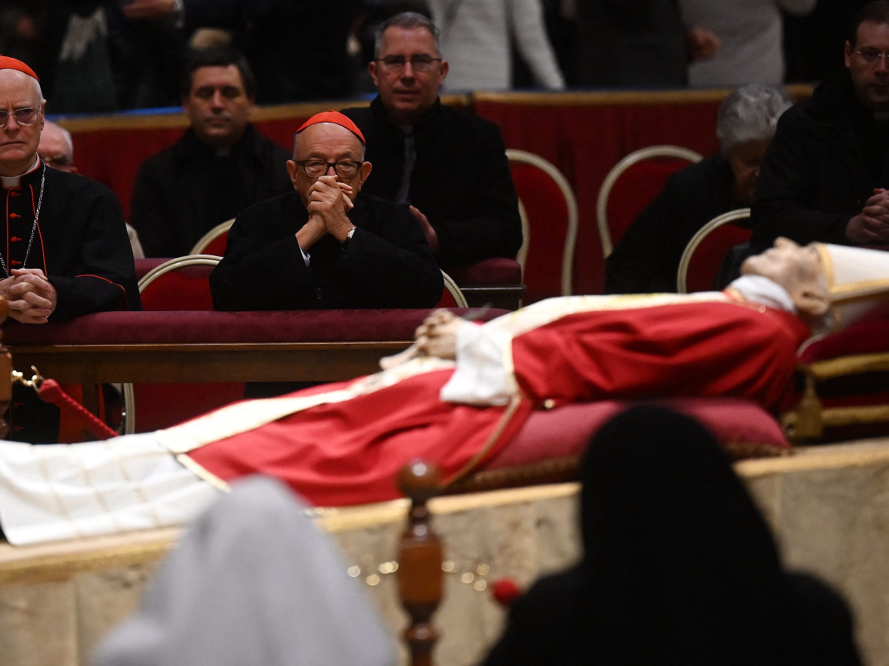 135.000 Menschen nahmen bereits von dem ehemaligen Papst Abschied. 135.000 Menschen nahmen bereits von dem ehemaligen Papst Abschied.