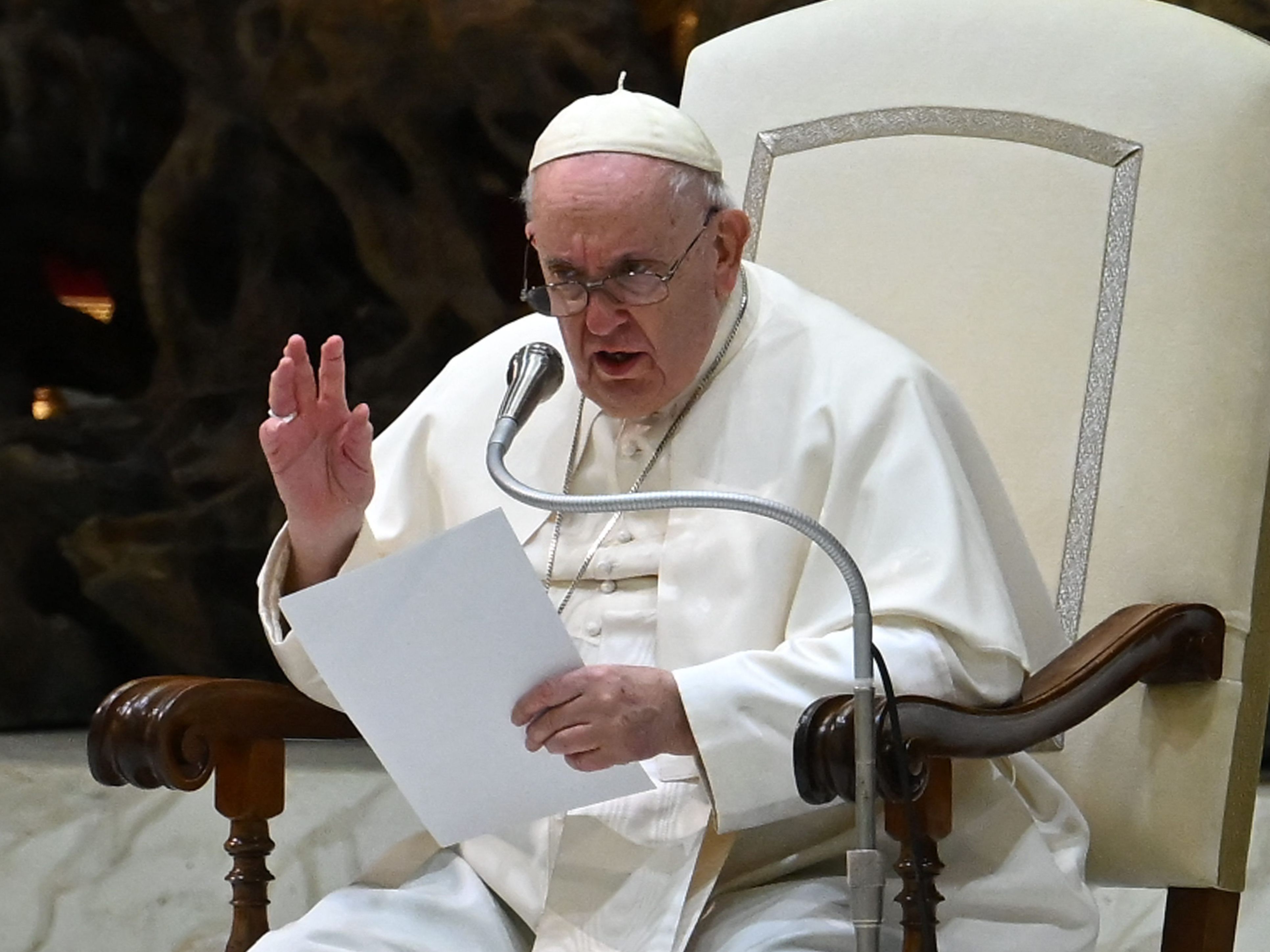 Papst Franziskus hat durch den Tod von Benedikt mehr Freiheit bei Reformen und bei Thema Rücktritt. Papst Franziskus hat durch den Tod von Benedikt mehr Freiheit bei Reformen und bei Thema Rücktritt.