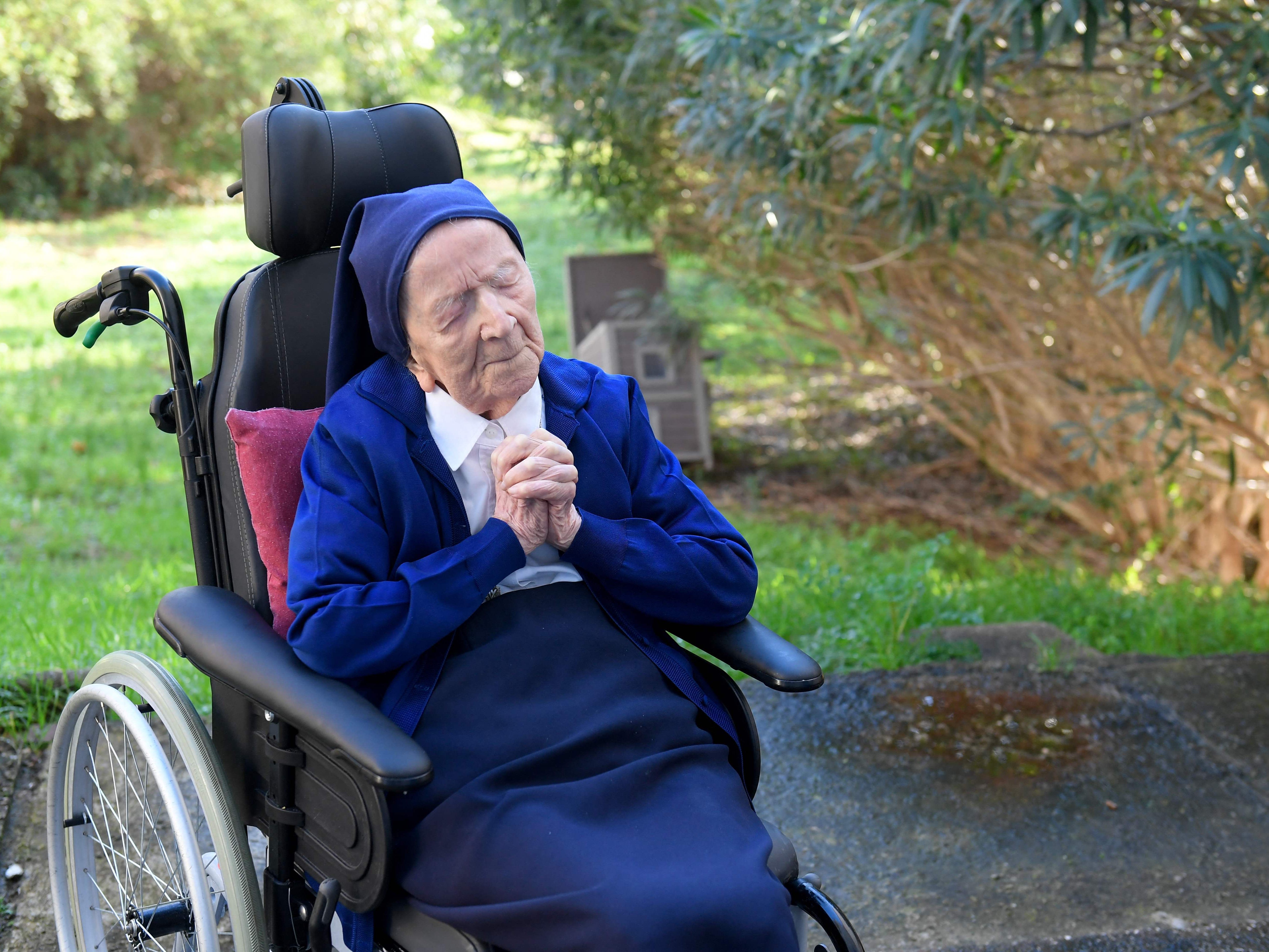 Sie galt als ältester Mensch der Welt - nun ist Lucile Randon, hier auf einem Bild aus dem Jahr 2021, tot.