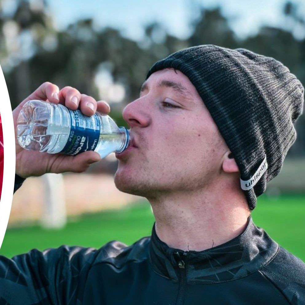 Noch einen kräftigen Schluck Wasser für Fabian Gmeiner, bevor es in den ersten Test gegen Roter Stern Belgrad geht.