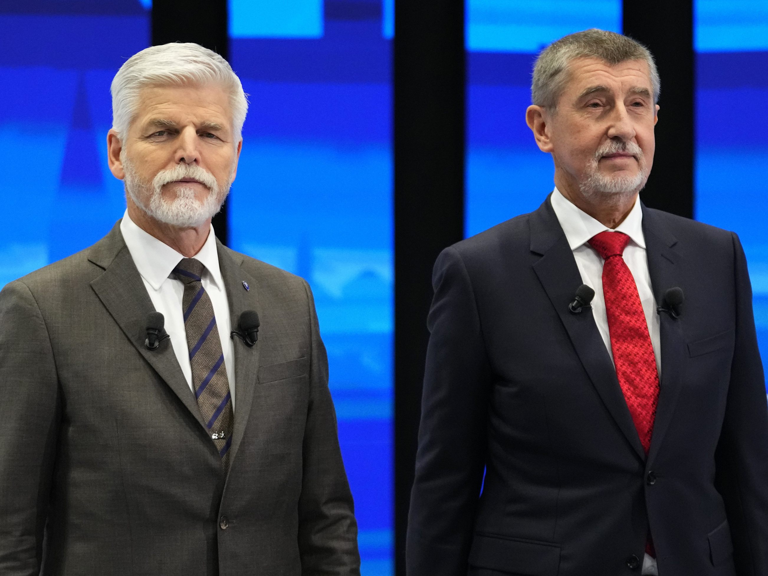Ex-NATO-General Pavel (l) wurde in gefälschten E-Mails für tot erklärt. Ex-NATO-General Pavel (l) wurde in gefälschten E-Mails für tot erklärt.