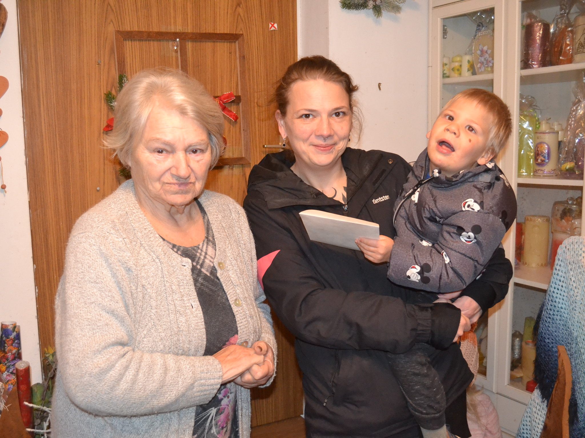 Trudi Pittner mit Anna und Lion Richtfeld.