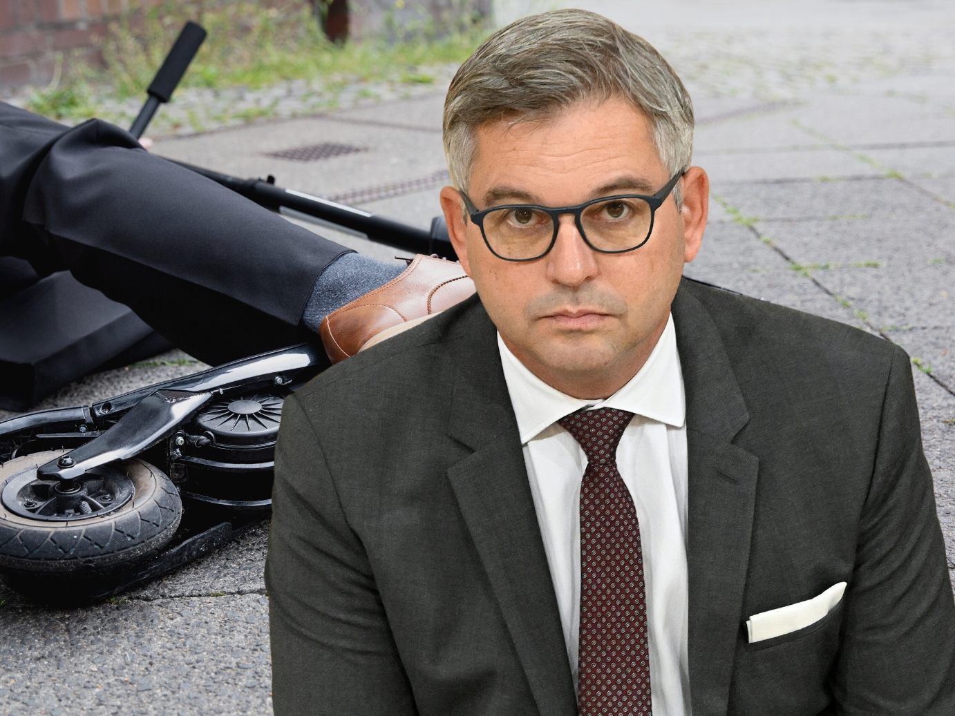 Symbolbild: Neue Details rund um den Sturz vom Finanzminister