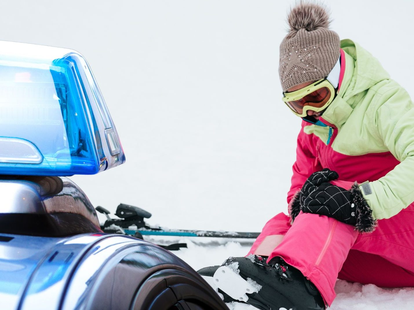 Die Skifahrerin erlitt einen Kreuzbandriss. Die Skifahrerin erlitt einen Kreuzbandriss.