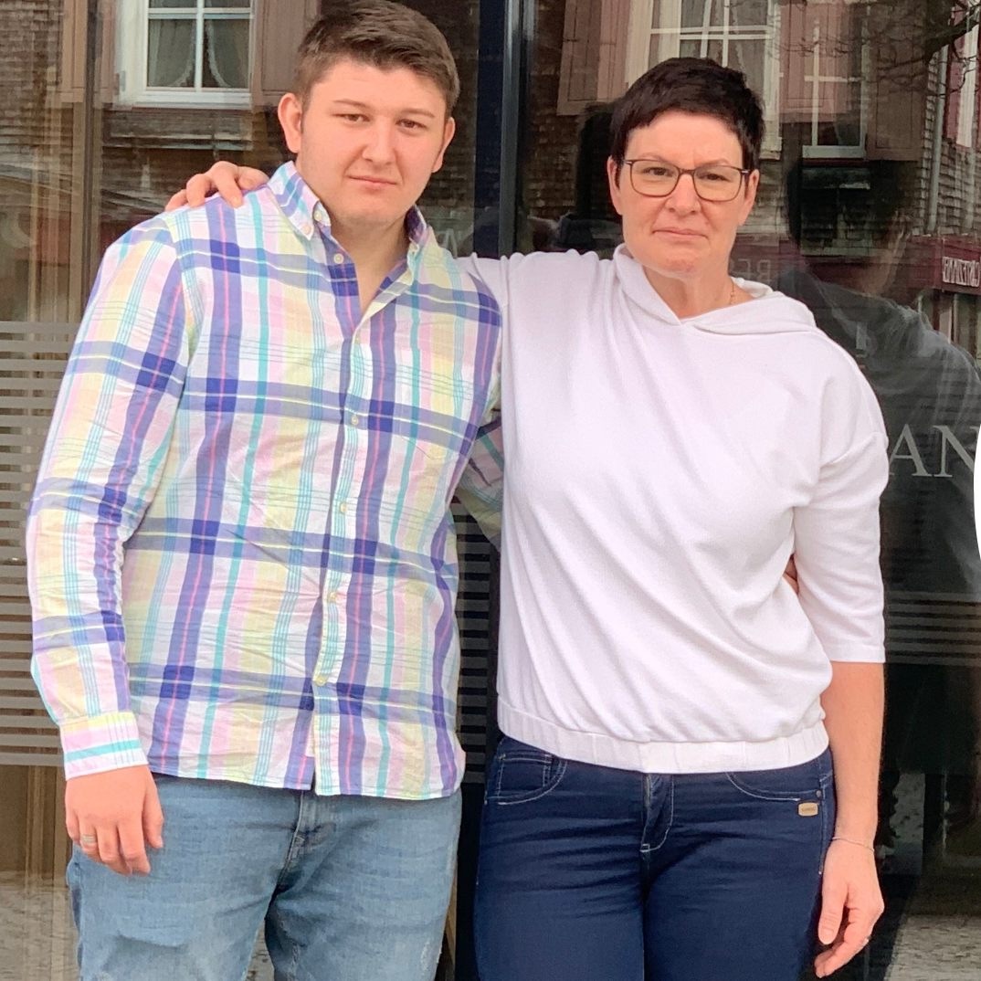 Ingrid Schiechl ist erleichtert: Ihr Koch Belmin hat die Rot-Weiss-Rot-Card bekommen.