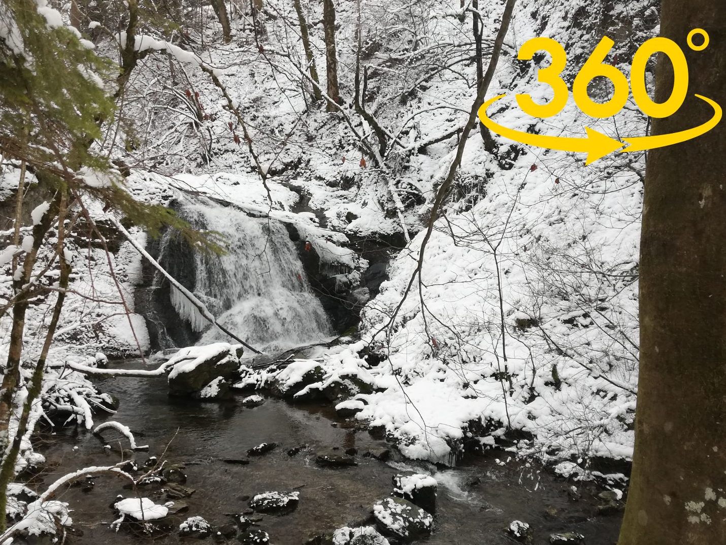 Ein 360-Grad-Spaziergang bei den Wasserfällen.