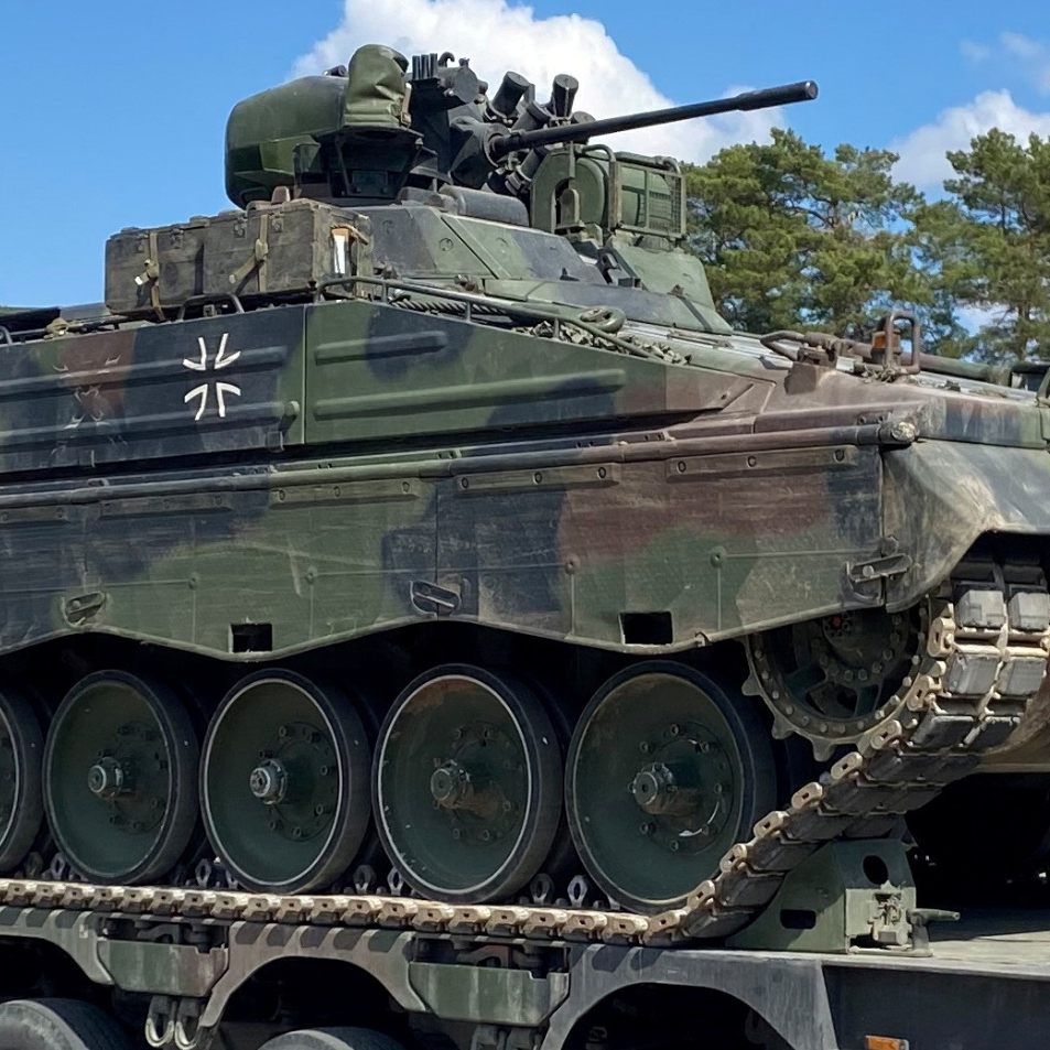 Deutschland liefert "Marder"-Panzer (Bild), die USA "Bradley"-Panzer - beide Länder zudem Patroit-Rakentsysteme - an die Ukraine.