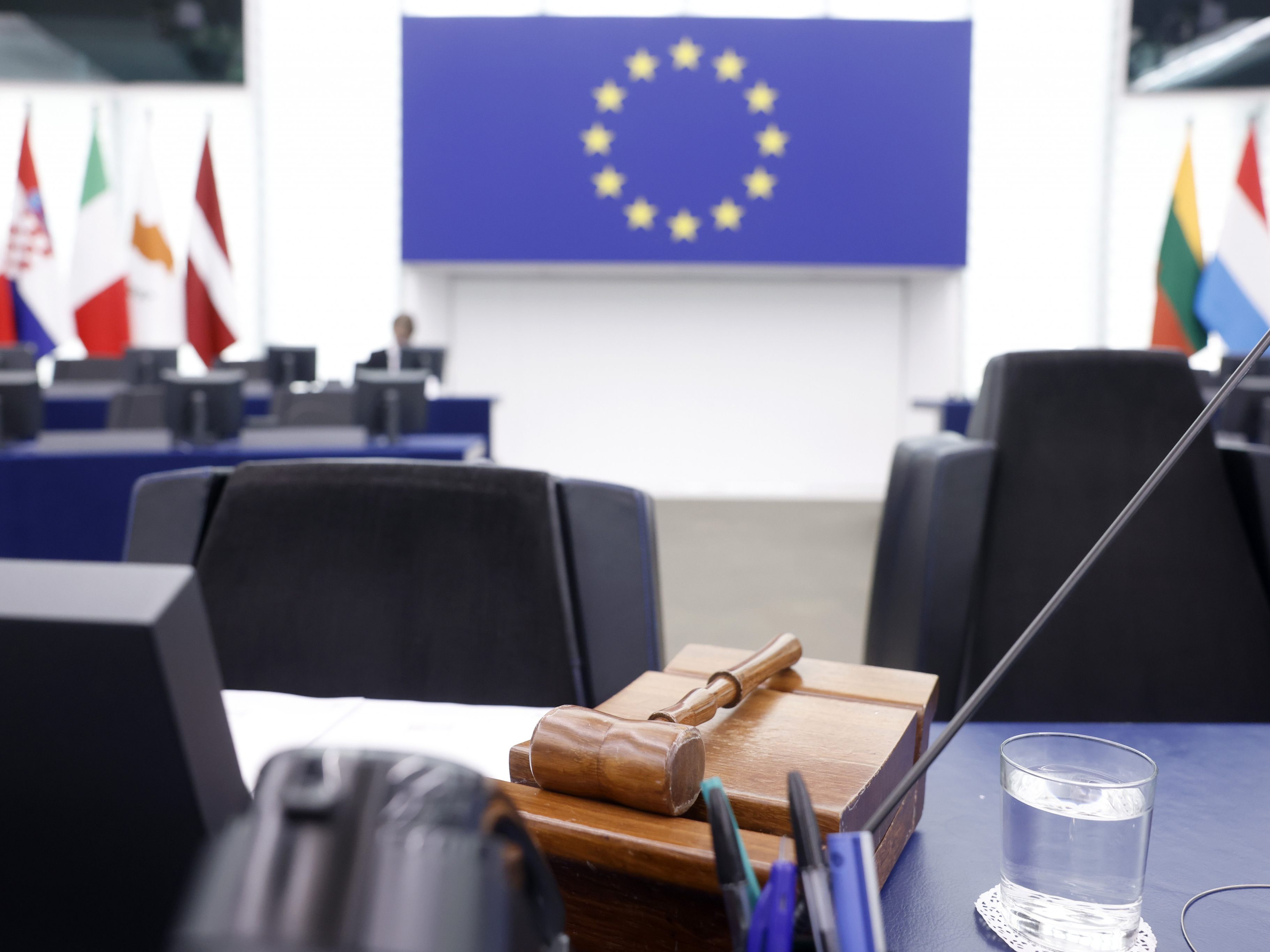 Österreichs EU-Abgeordnete fordern mehr Maßnahmen gegen Korruption. Österreichs EU-Abgeordnete fordern mehr Maßnahmen gegen Korruption.