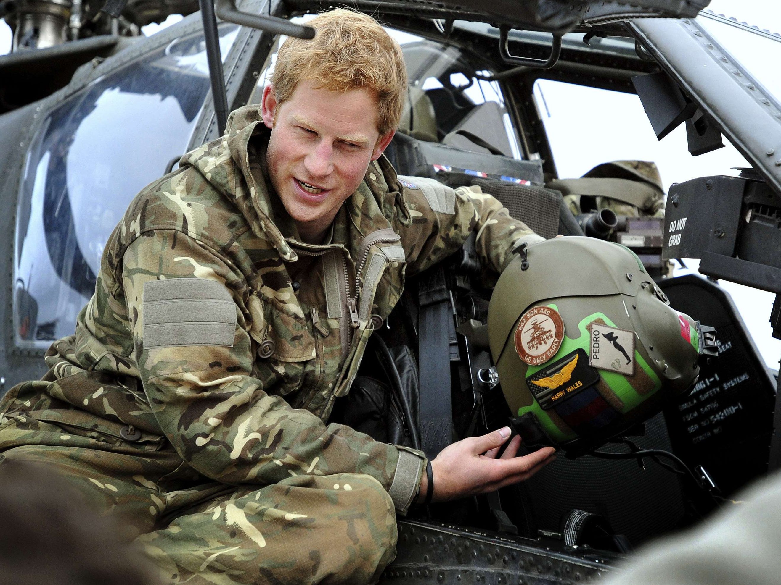 Prinz HArry bei seinem Einsatz als Hubschrauberpilot in Afghanistan im Jahr 2012.