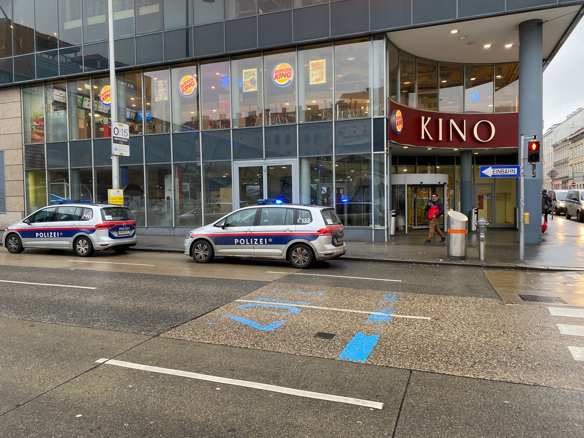 Die Pressekonferenz in der Lugner City wurde von Aktivisten gestürmt.