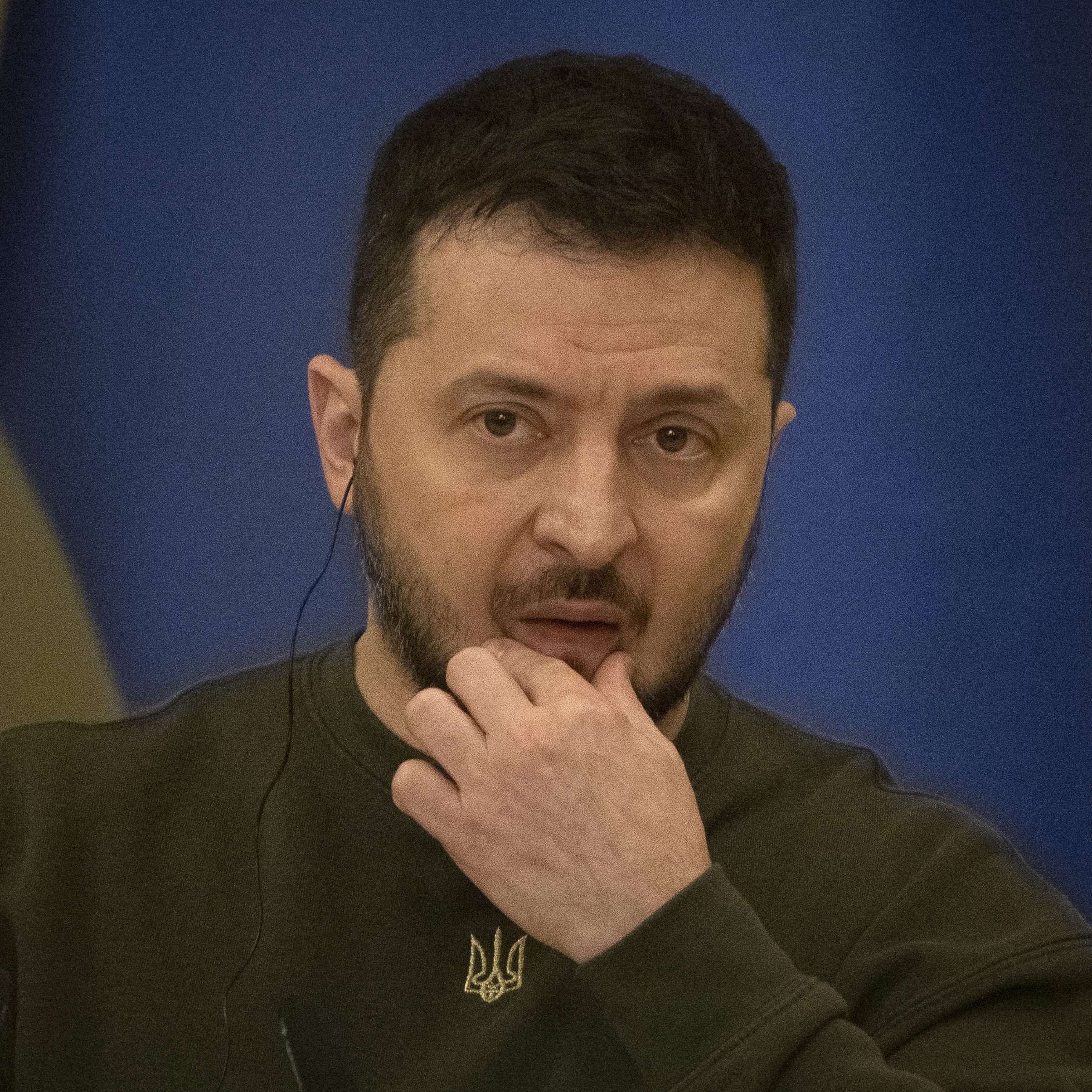 Aus einem Erlass von Selenskyj geht hervor, dass die Ukraine die russischen Leasingtöchter von Raiffeisen und Unicredit mit Sanktionen belegt hat.