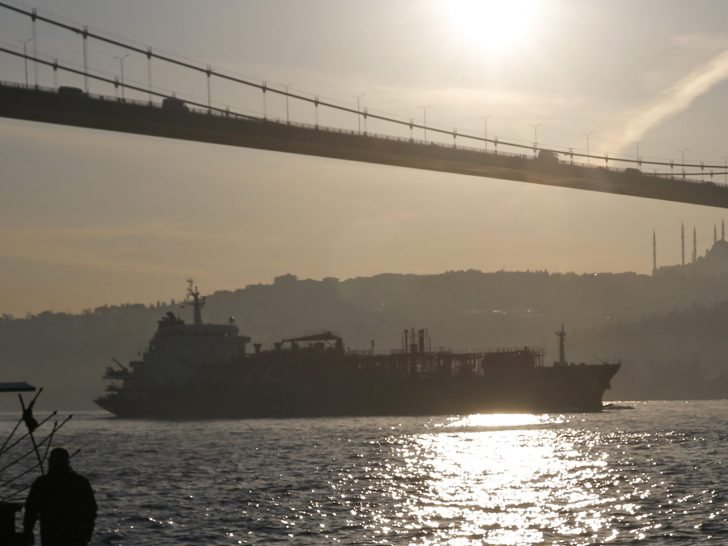 Ein Frachtschiff aus der Ukraine ist im Bosporus auf Grund gelaufen. Ein Frachtschiff aus der Ukraine ist im Bosporus auf Grund gelaufen.