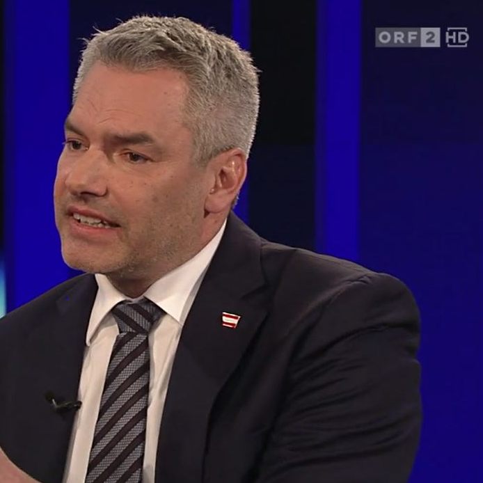 Bundeskanzler Karl Nehammer zeigte sich im ZIB2-Interview mit ORF-Moderator Martin Thür angriffslustig.