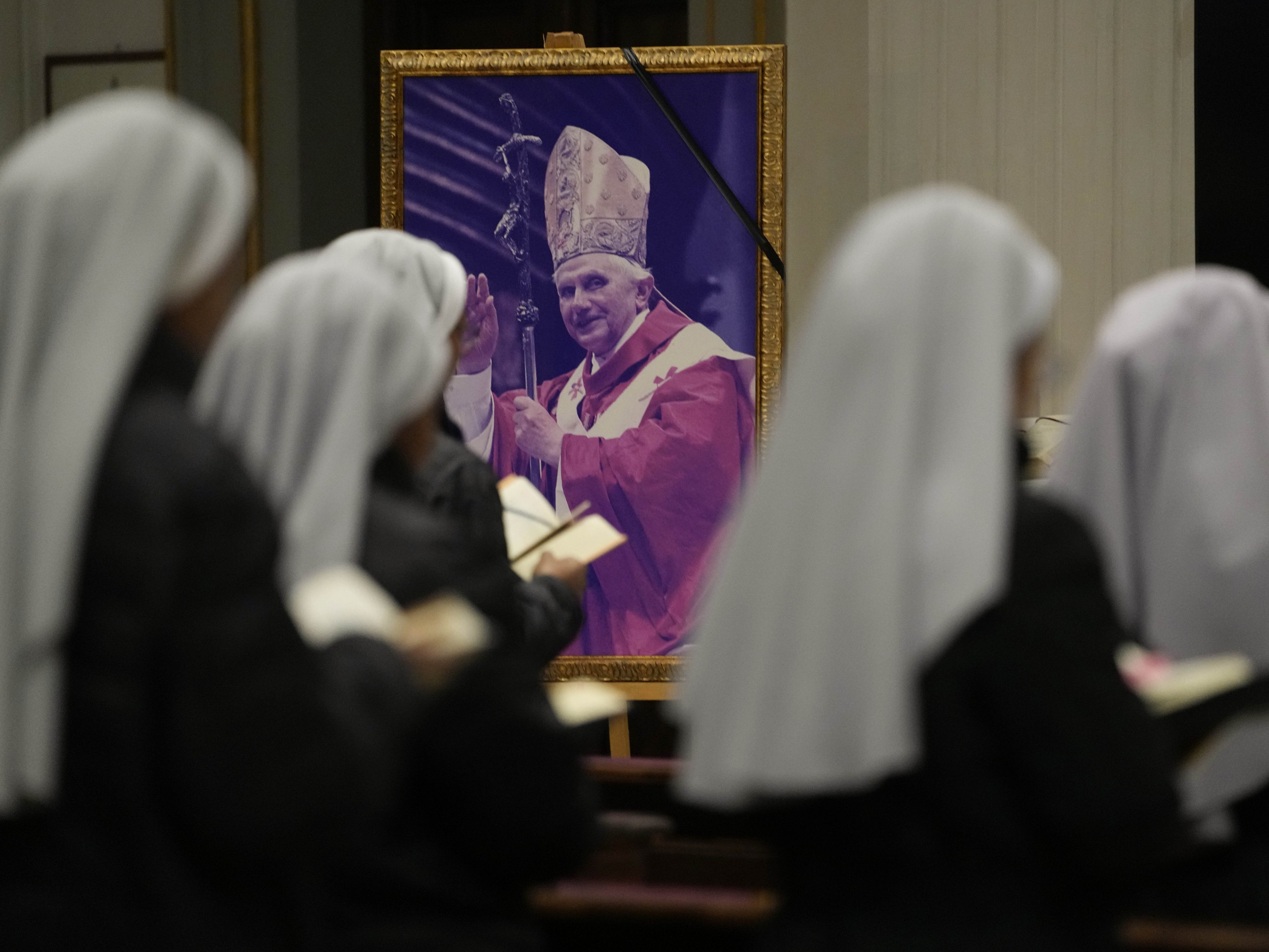 Tausende Gläubige verabschiedeten sich von Papst Benedikt XVI.