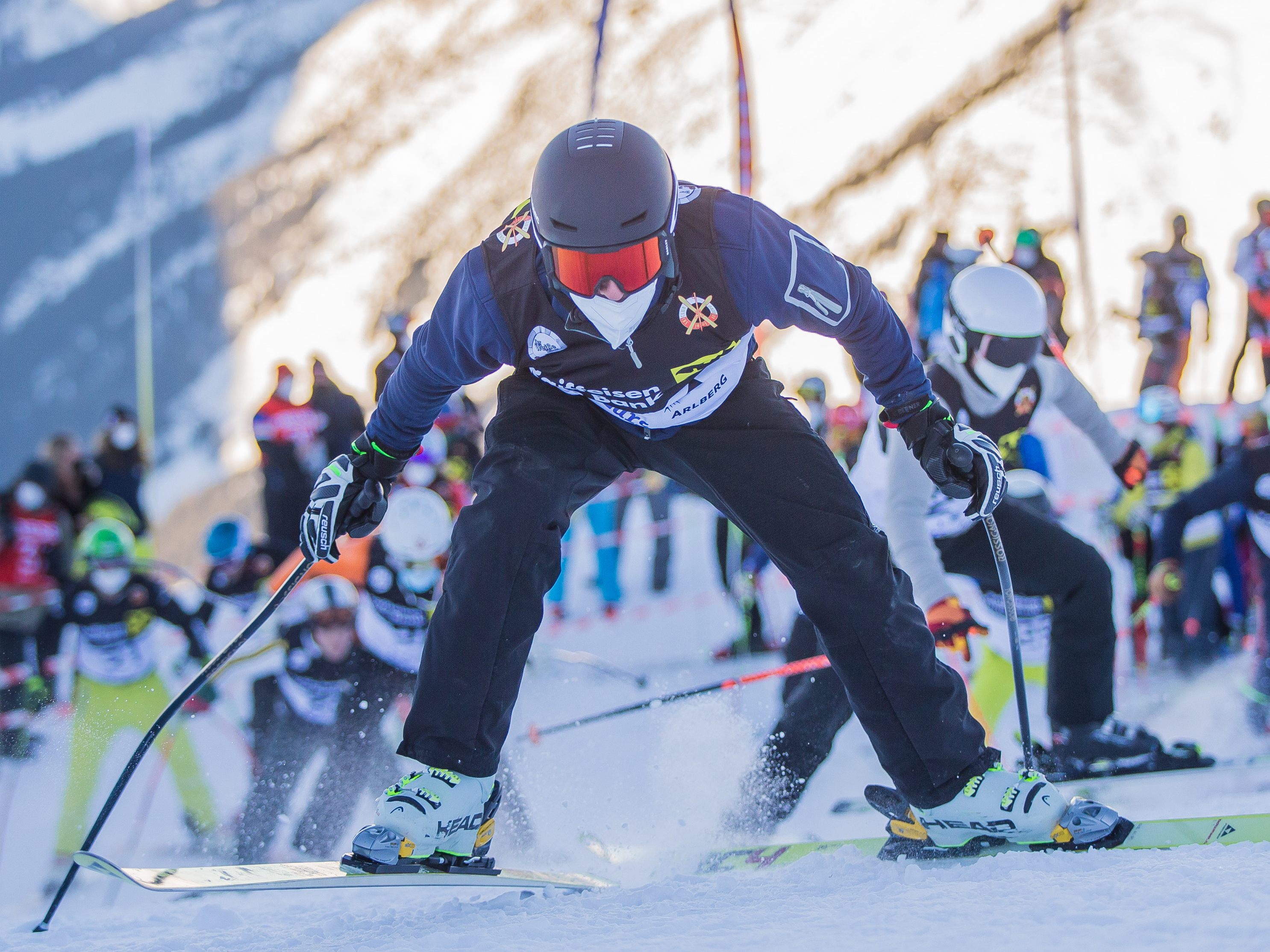 Rund 1.100 Läufer starten 2023 beim "Weißen Ring" in Lech - 2022 (Bild) fand das Rennen noch unter Corona-Maßnahmen statt.