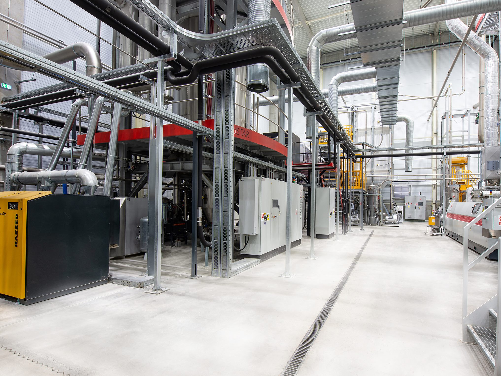 Das Joint Venture PET Recycling Team Targu Mures produziert im neuen Werk auf Basis von Flaschen aus haushaltsnaher Sammlung recyceltes PET-Granulat zur Herstellung neuer Preforms und Flaschen.
